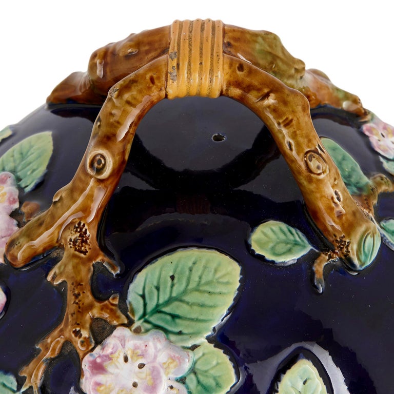 Antique Majolica Ceramic Cheese Keeper by George Jones In Good Condition For Sale In London, GB