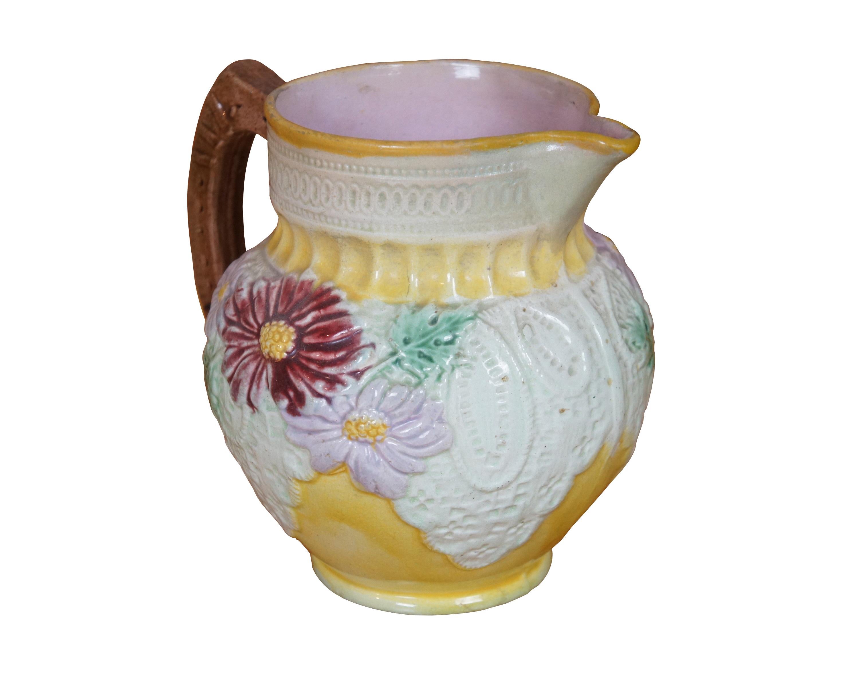 Antique Majolica pitcher / jug / carafe featuring a design of daisies and lace.

Dimensions:
6.75