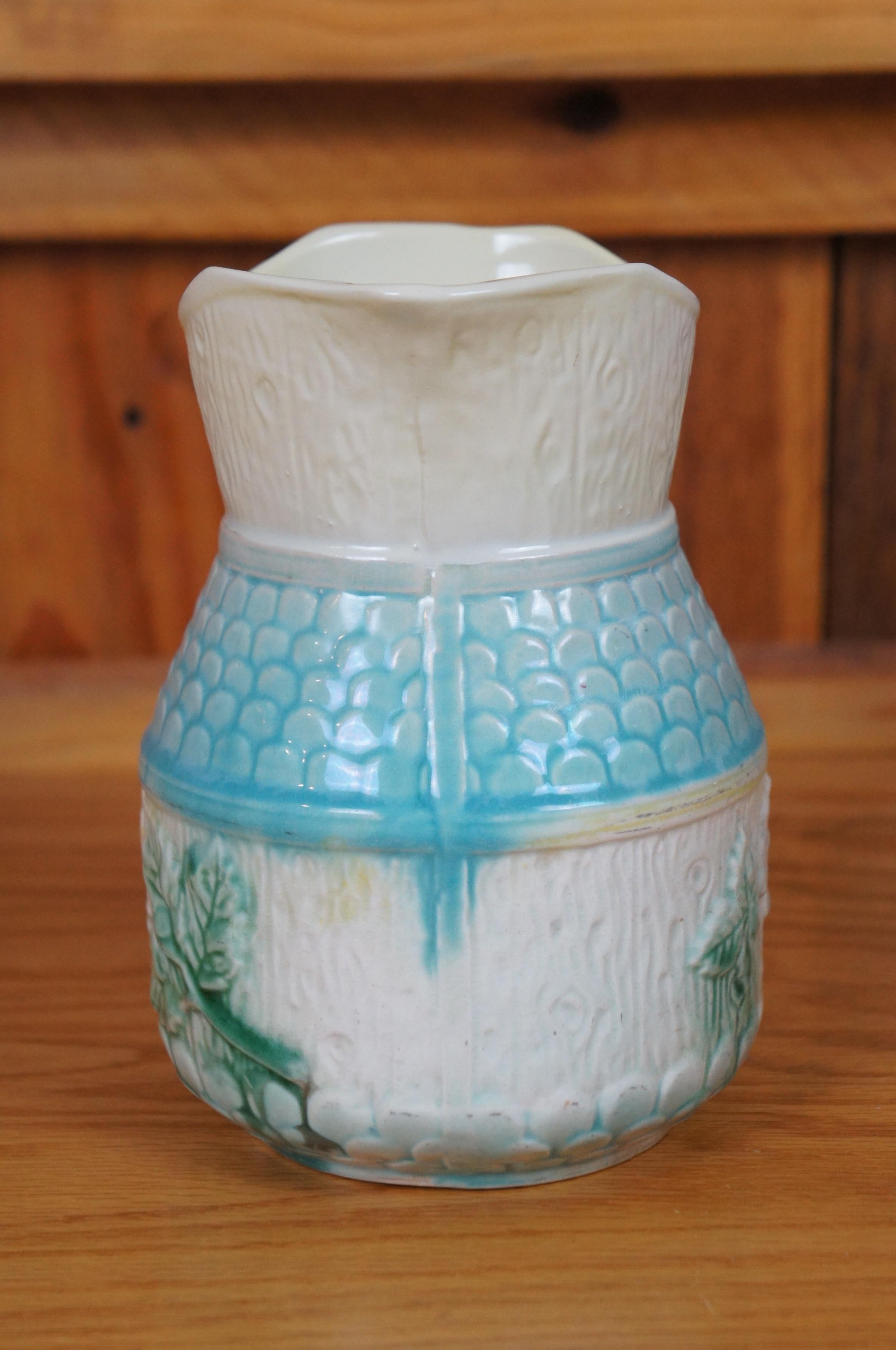 Antica maiolica da fattoria con fiori di rosa selvatica e venature di Wood Brocca da crema 7