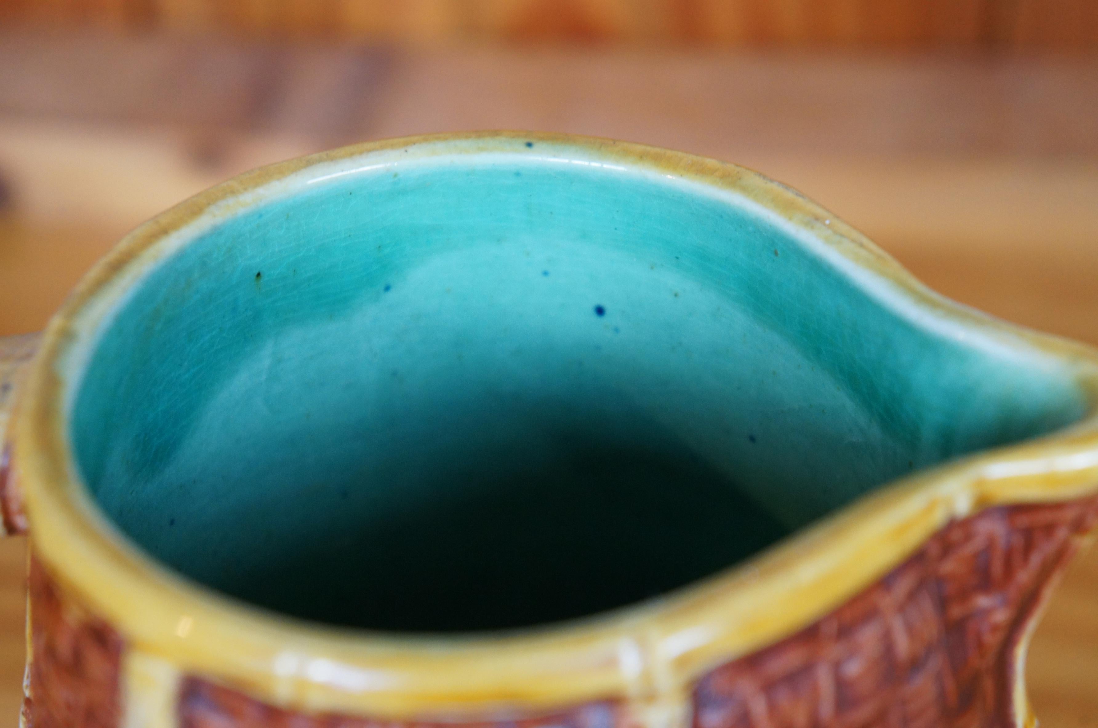 Antigua Majolica Fielding Bamboo Basketweave Jarra Colibrí Mariposa en venta 6