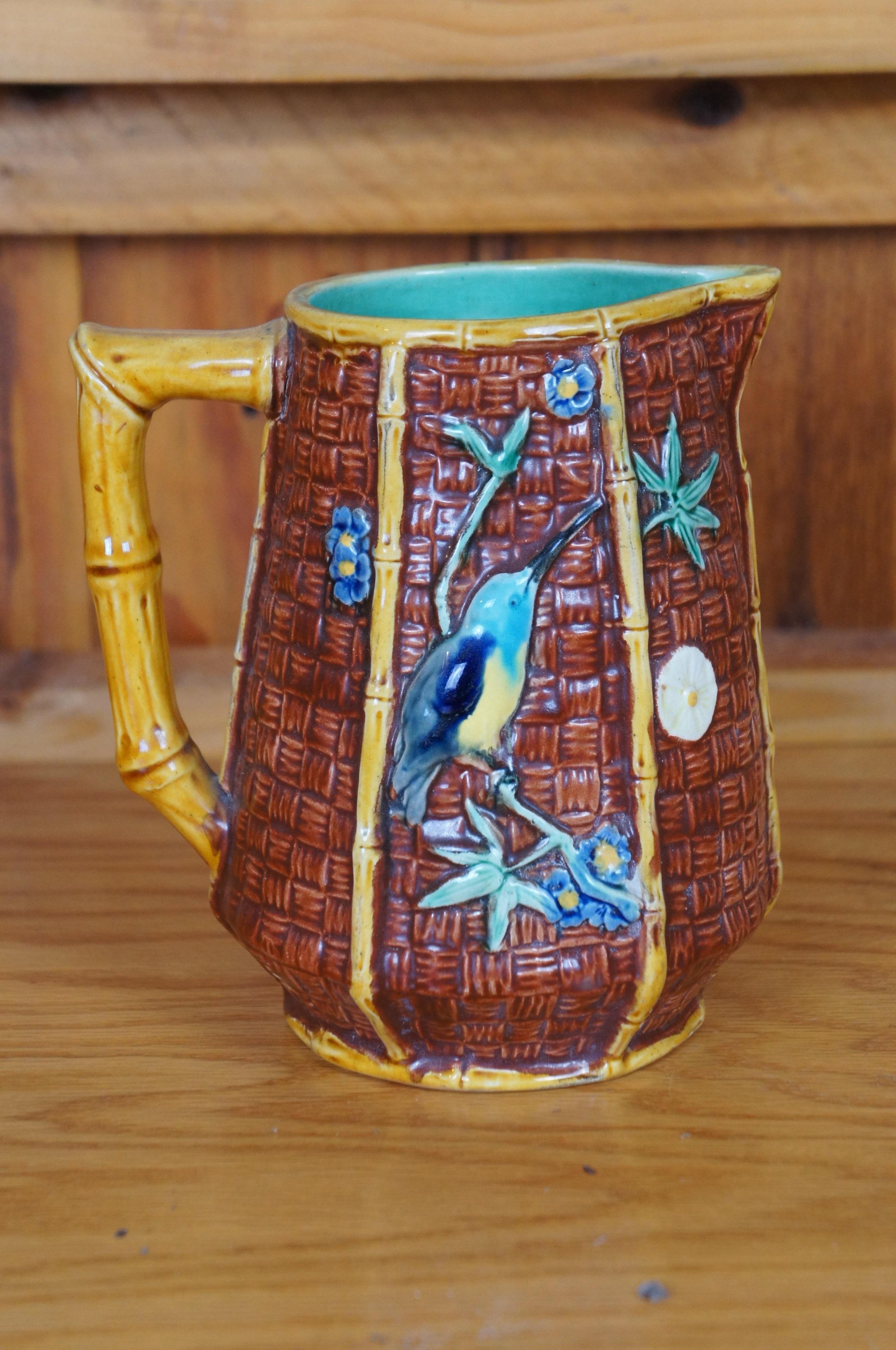 Antigua Majolica Fielding Bamboo Basketweave Jarra Colibrí Mariposa en Bueno estado para la venta en Dayton, OH