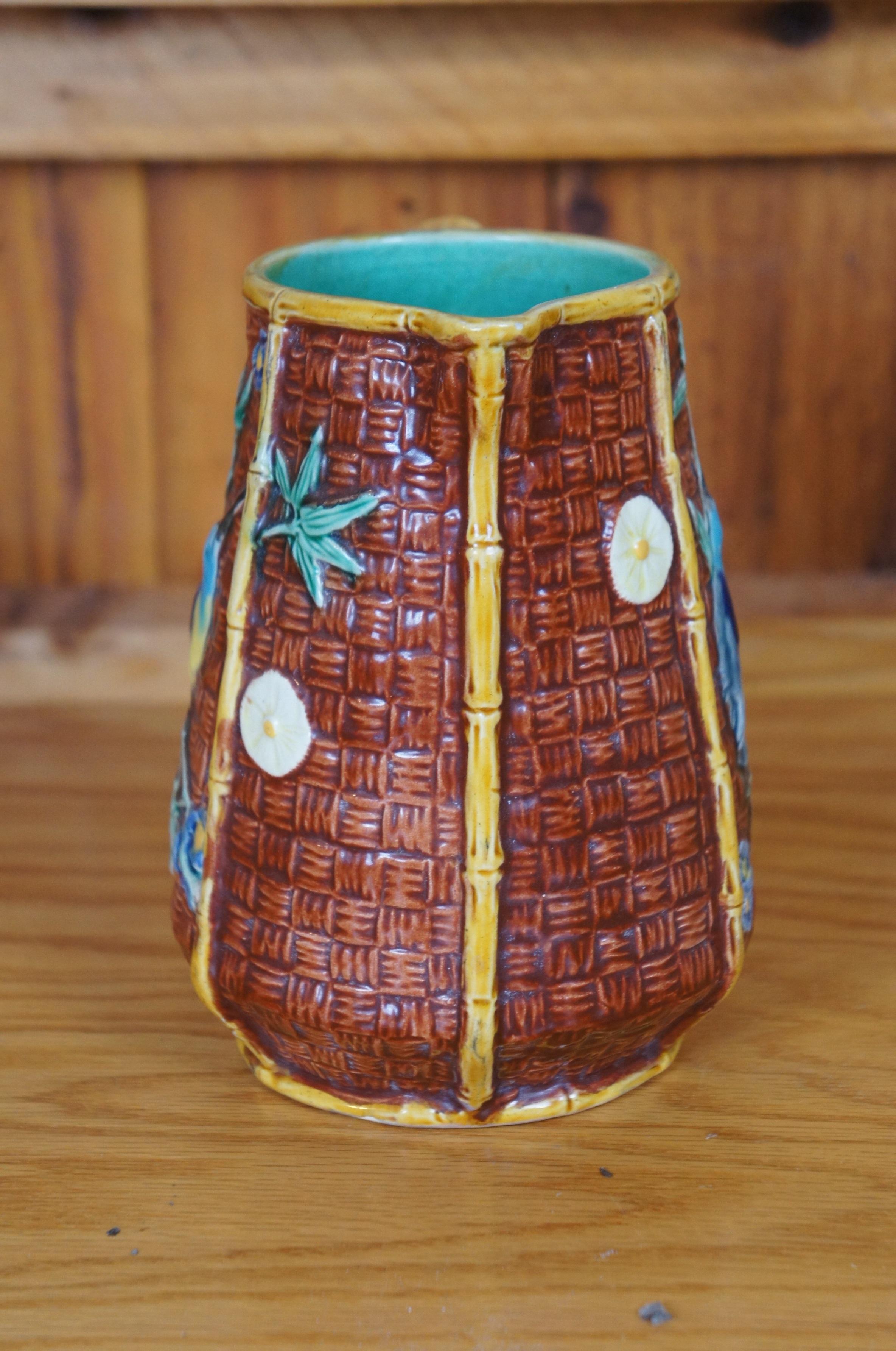 Antigua Majolica Fielding Bamboo Basketweave Jarra Colibrí Mariposa Mayólica en venta
