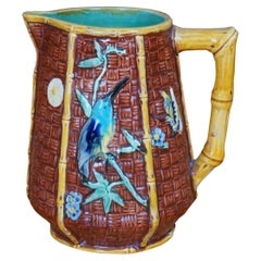 Brocca antica in maiolica Fielding Bamboo Basketweave Hummingbird Butterfly