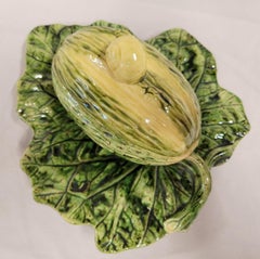 Antiguo Plato de Mayólica Melón sobre Hoja al Estilo de Sarreguemines