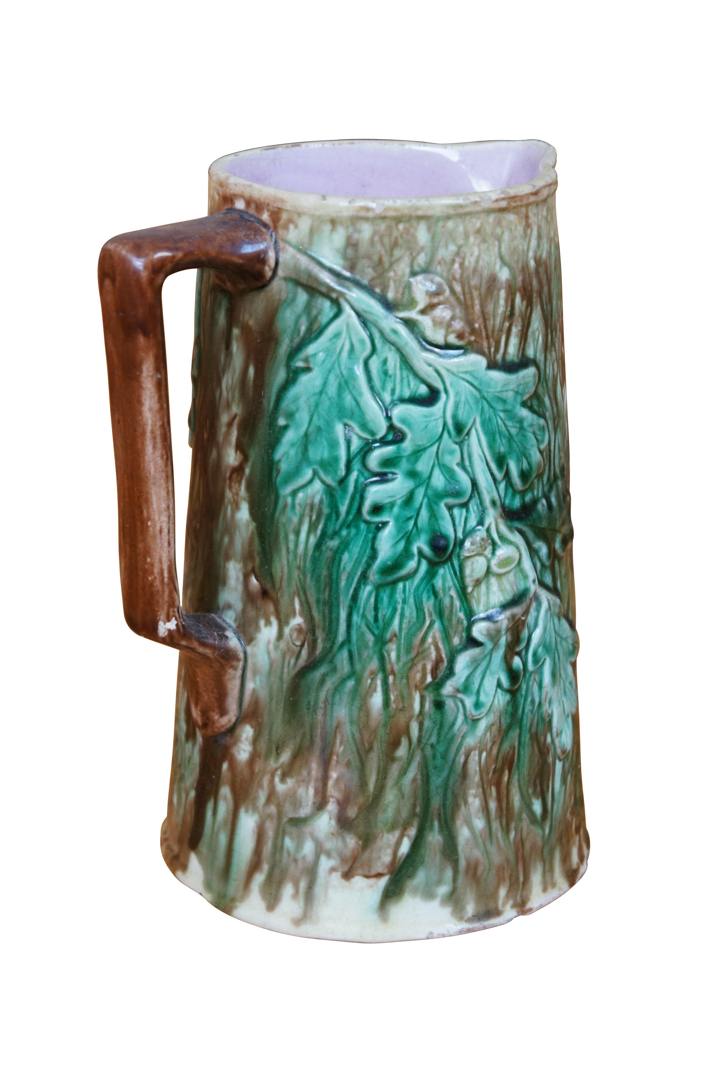 Antica brocca in maiolica con foglie di Oak e corteccia di noce di ghianda, brocca di crema da 8