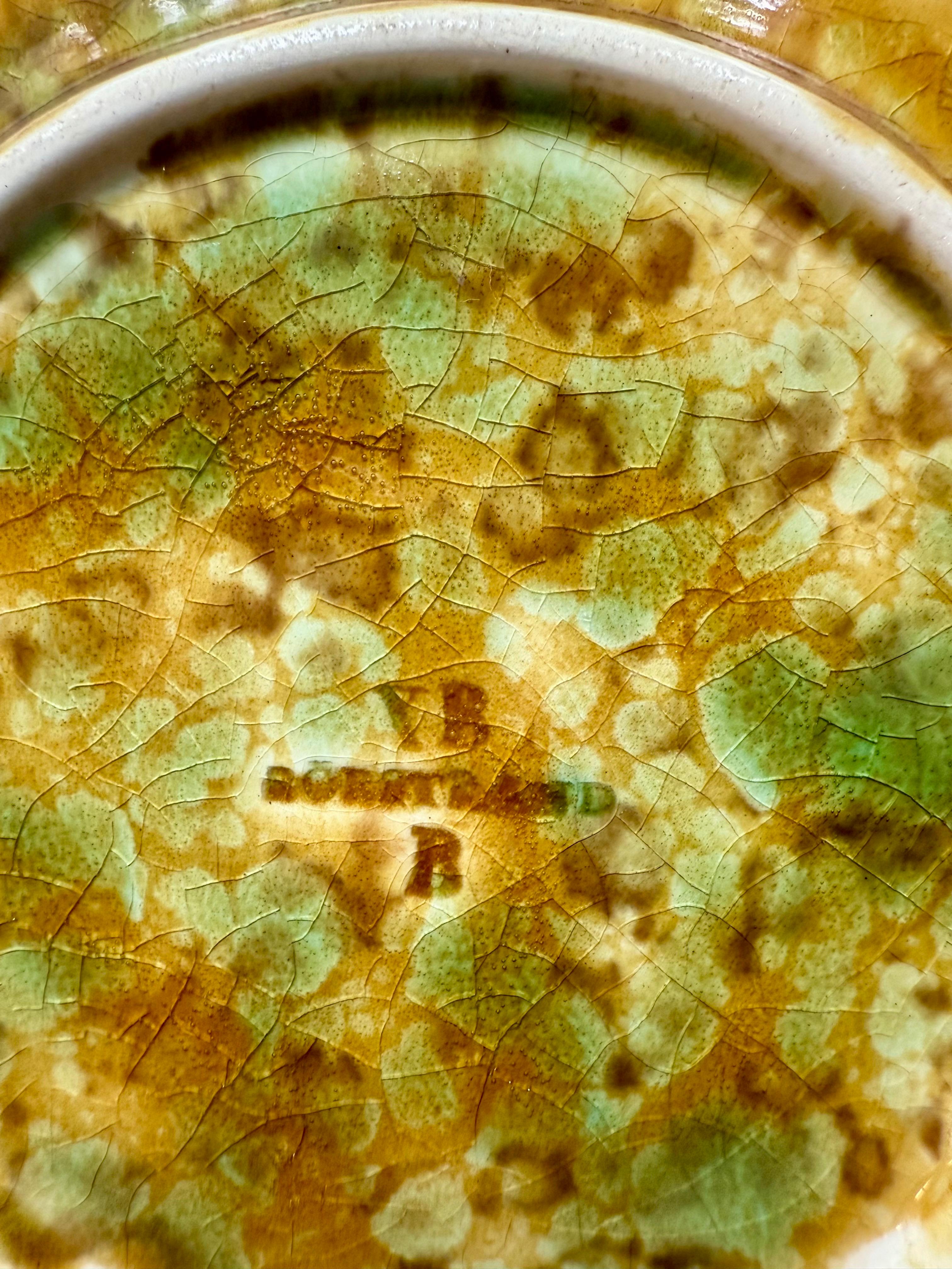 Antico piatto in maiolica con disegno floreale di Rörstrand, anni 1880 In condizioni buone in vendita a Uppsala , SE