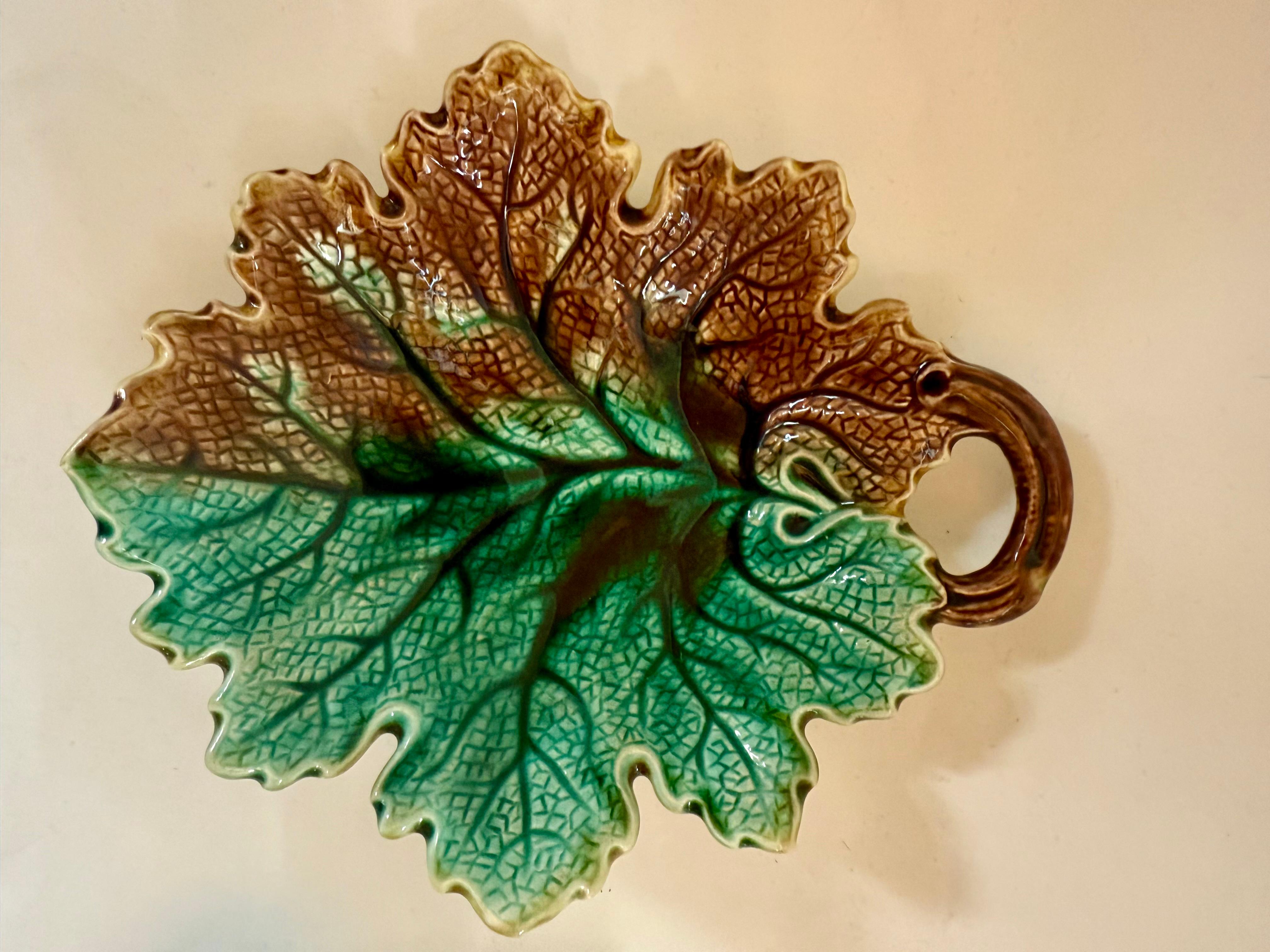 Antike Majolika Rörstrand. 2 blattförmiges Fass (Art nouveau) im Angebot