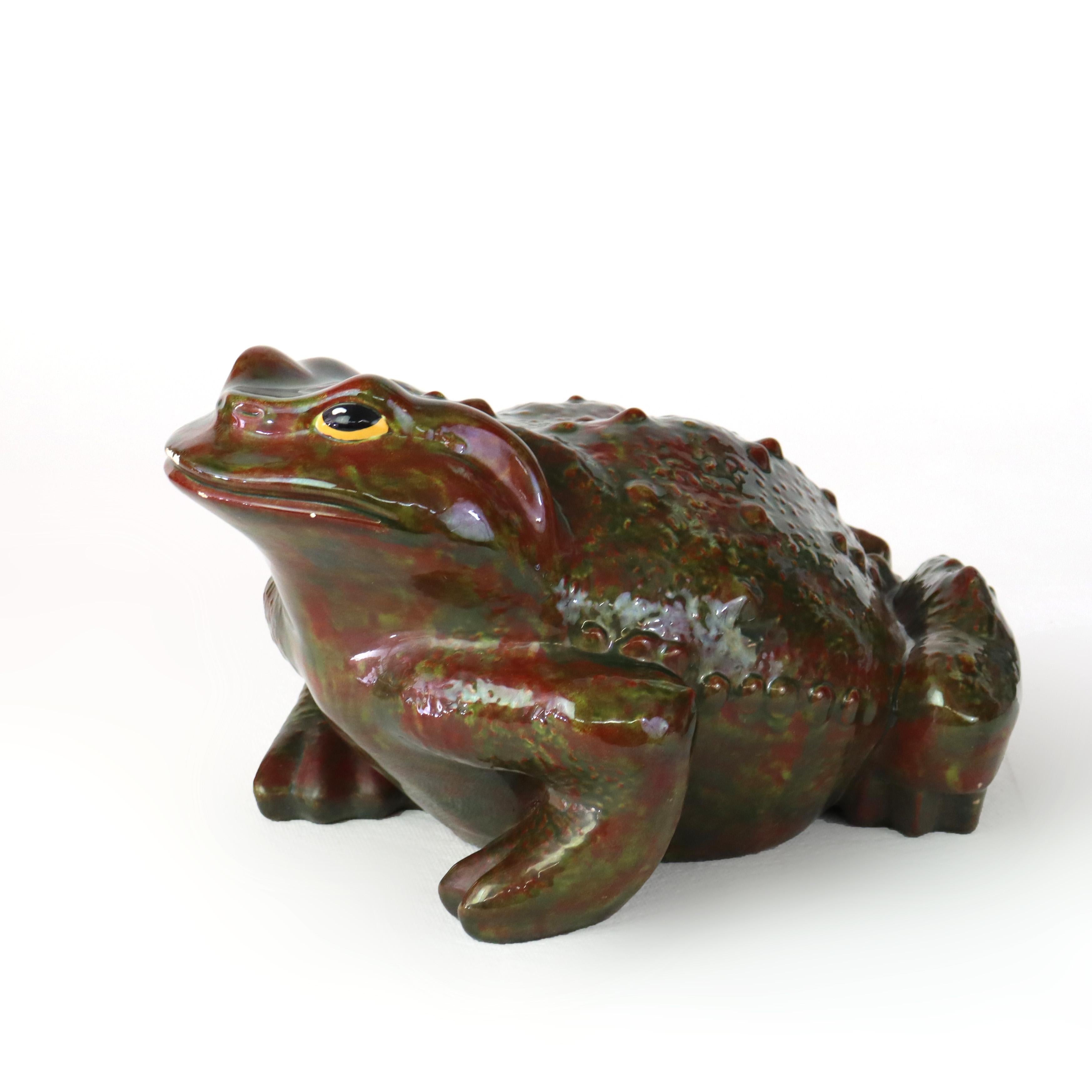 Poteries Crapaud de jardin ancien en poterie d'école en majolique C1930 en vente