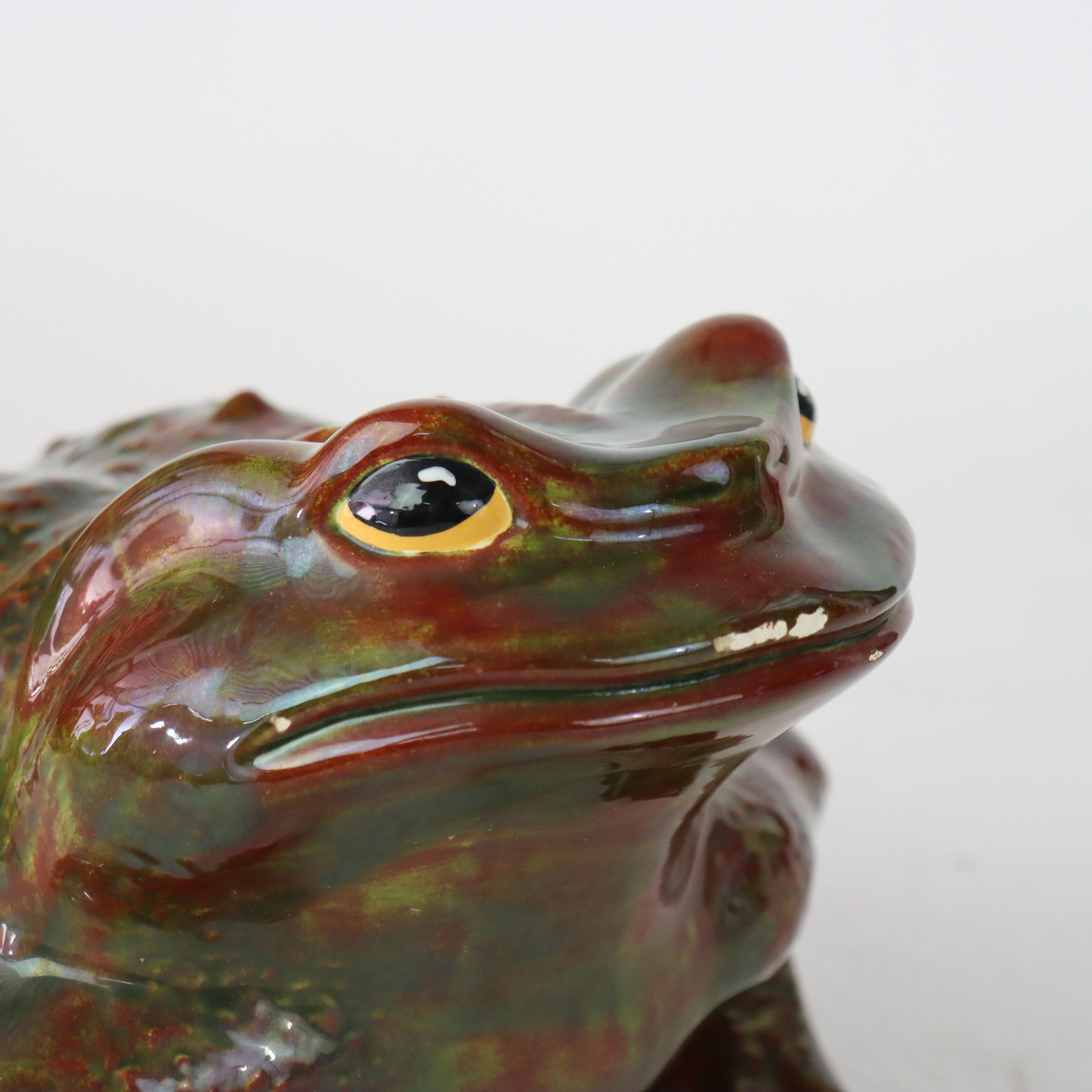 Crapaud de jardin ancien en poterie d'école en majolique C1930 en vente 4