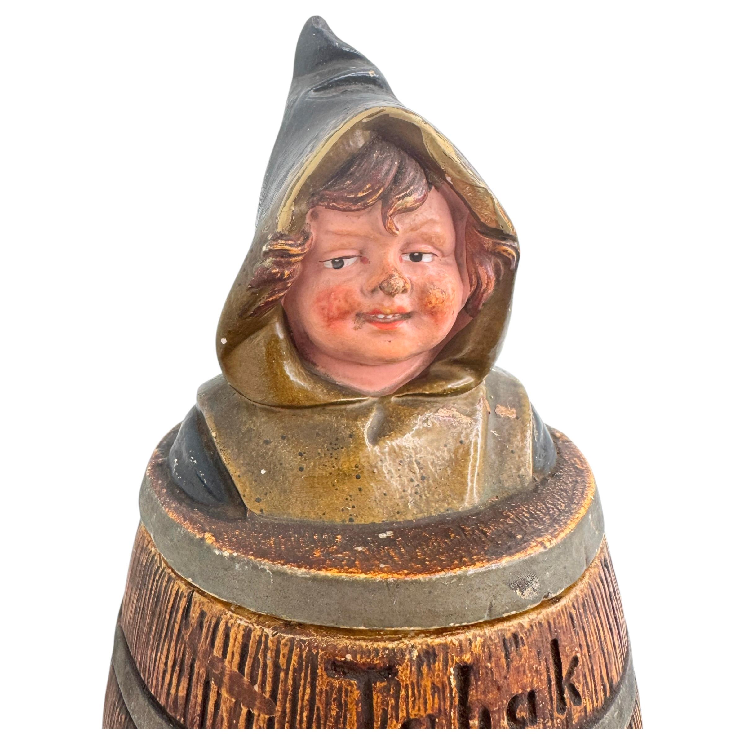 Antiguo tarro de tabaco de mayólica Niño muniqués en barril de Hofbrauhaus, Alemania Década de 1890 en venta 1
