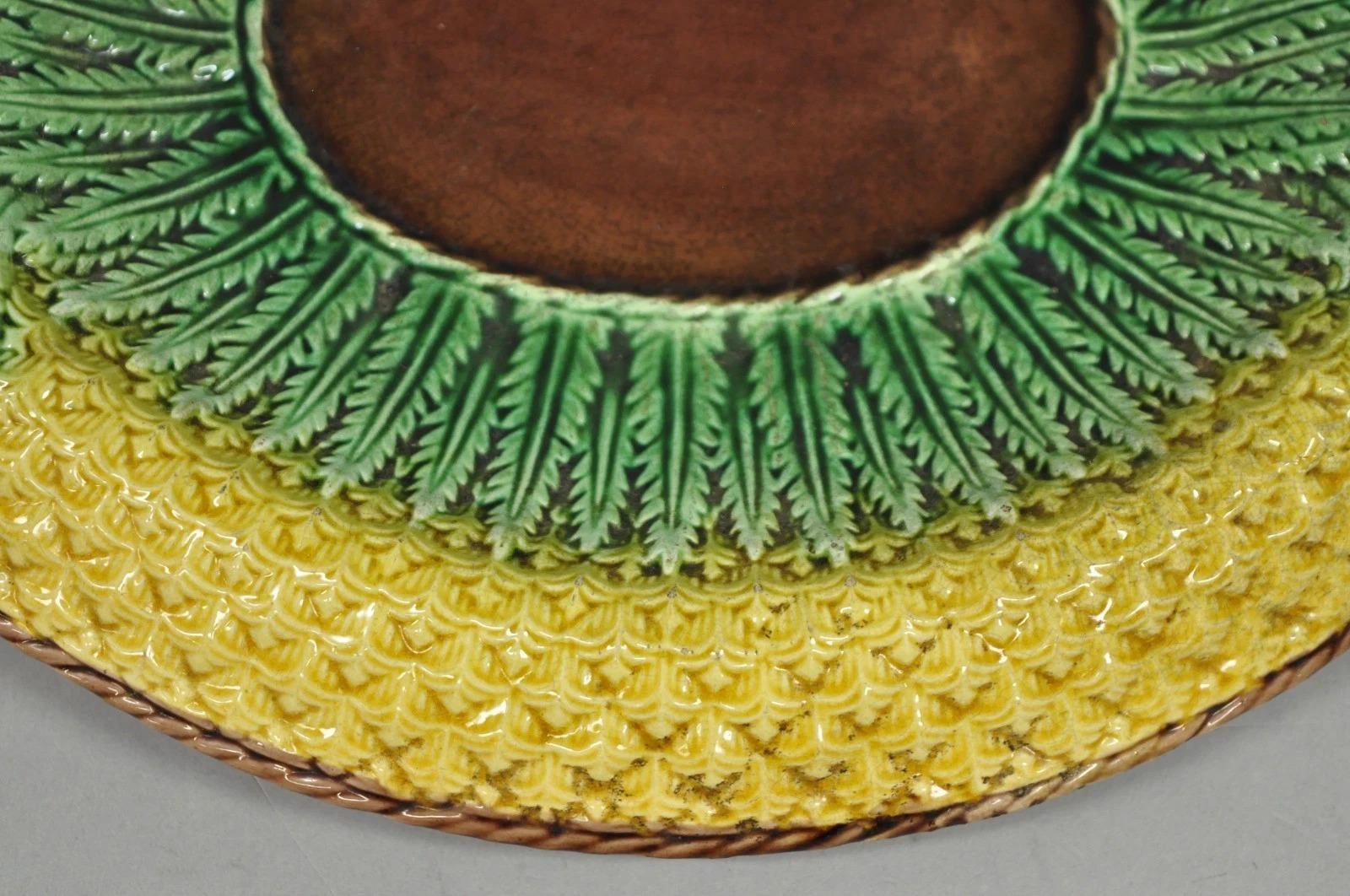 Ancienne Majolique Blé Ananas Céramique Glacée Assiette Plat à Pain Plat Bon état - En vente à Philadelphia, PA