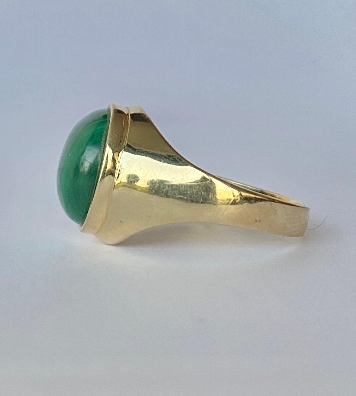 The malachite stone in this 9ct gold ring is bright and has beautiful banding running through it. The green is complimented perfectly by the glossy yellow gold. 

Ring Size: O 1/2 or 7 1/2 
Stone Dimensions: 12x10mm 

Weight: 5g