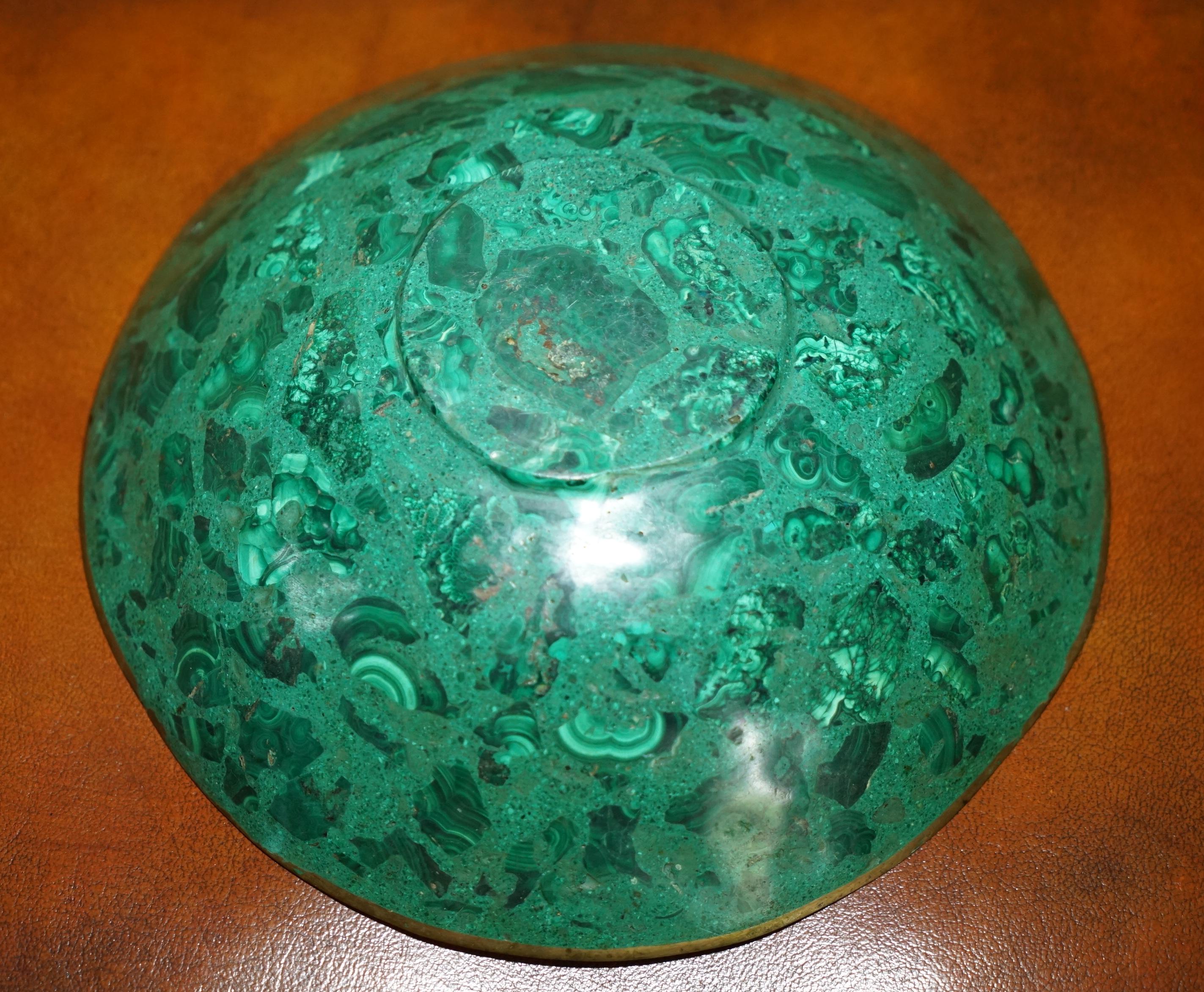 ANTIQUE MALACHITE BOWL GILT BRASS TRiM SUPER DECORATIVE IDEAL FOR NUTS & BERRIES In Good Condition In West Sussex, Pulborough