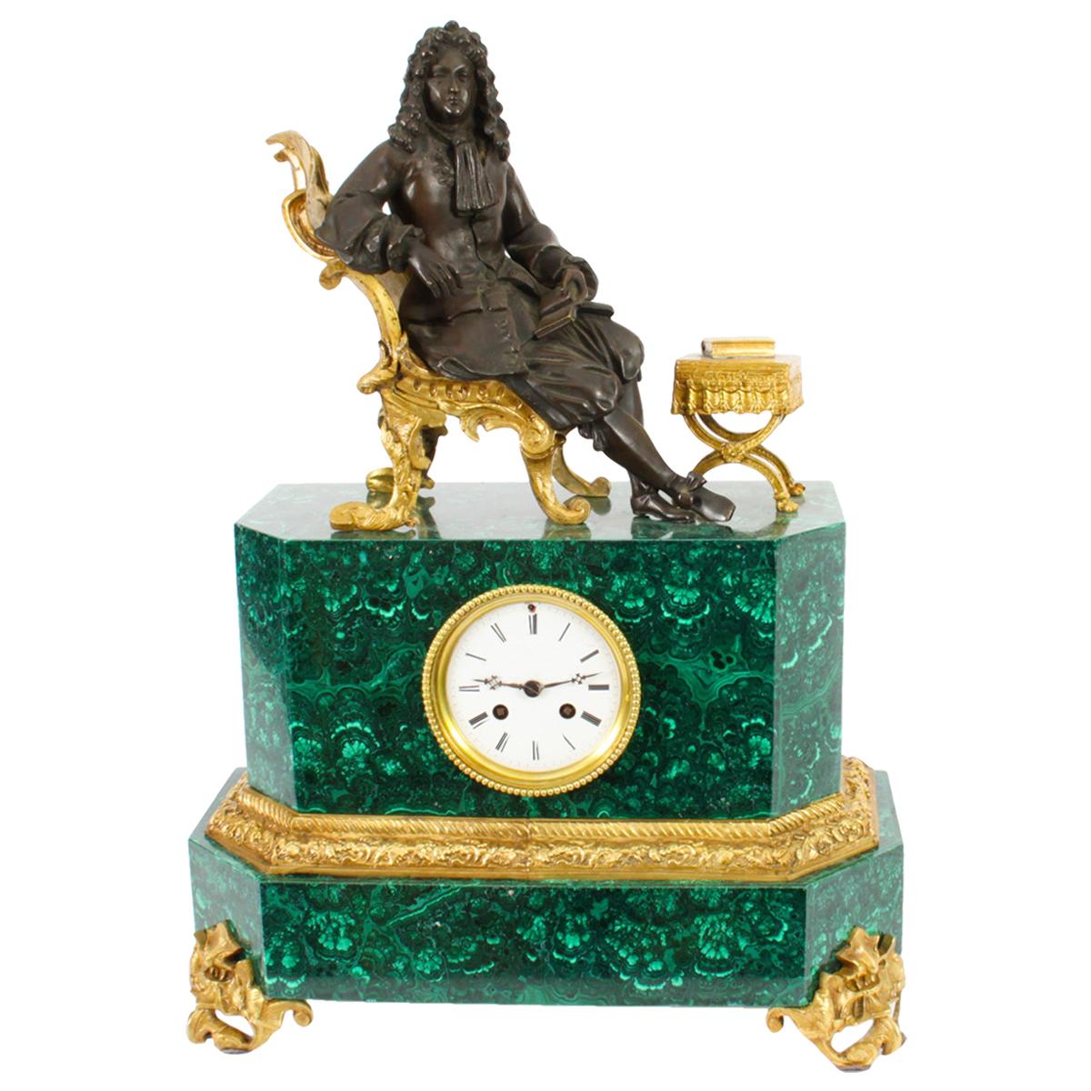 Antico orologio da camino in malachite, ormolu e bronzo, movimento a sospensione di seta, XIX secolo
