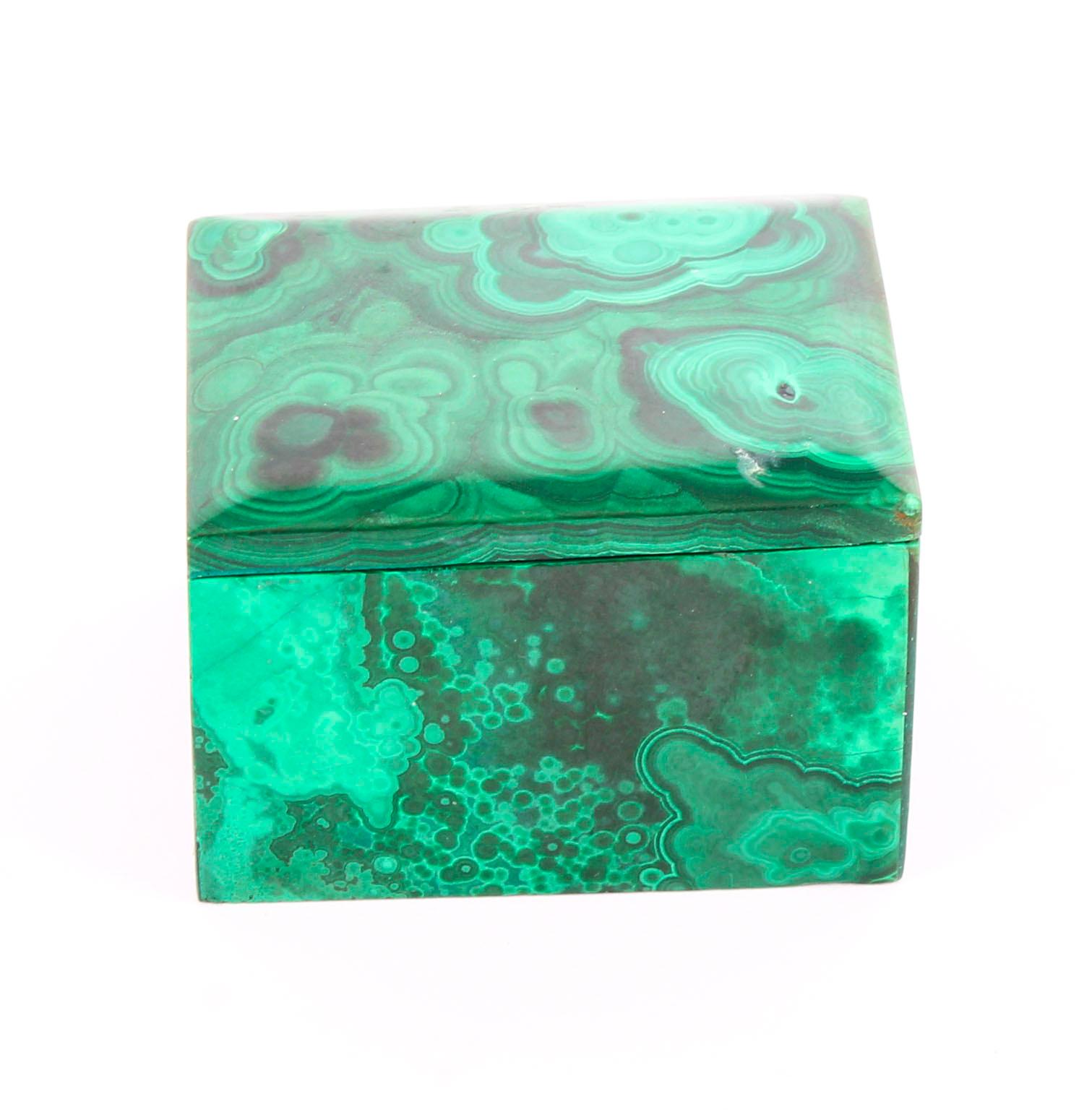 This is a superb quality antique solid malachite trinket/pillbox, circa 1880 in date.

The box is rectangular in shape with straight sides and corners and a lid with bevelled edges.

Add an elegant touch to your home with this lovely malachite