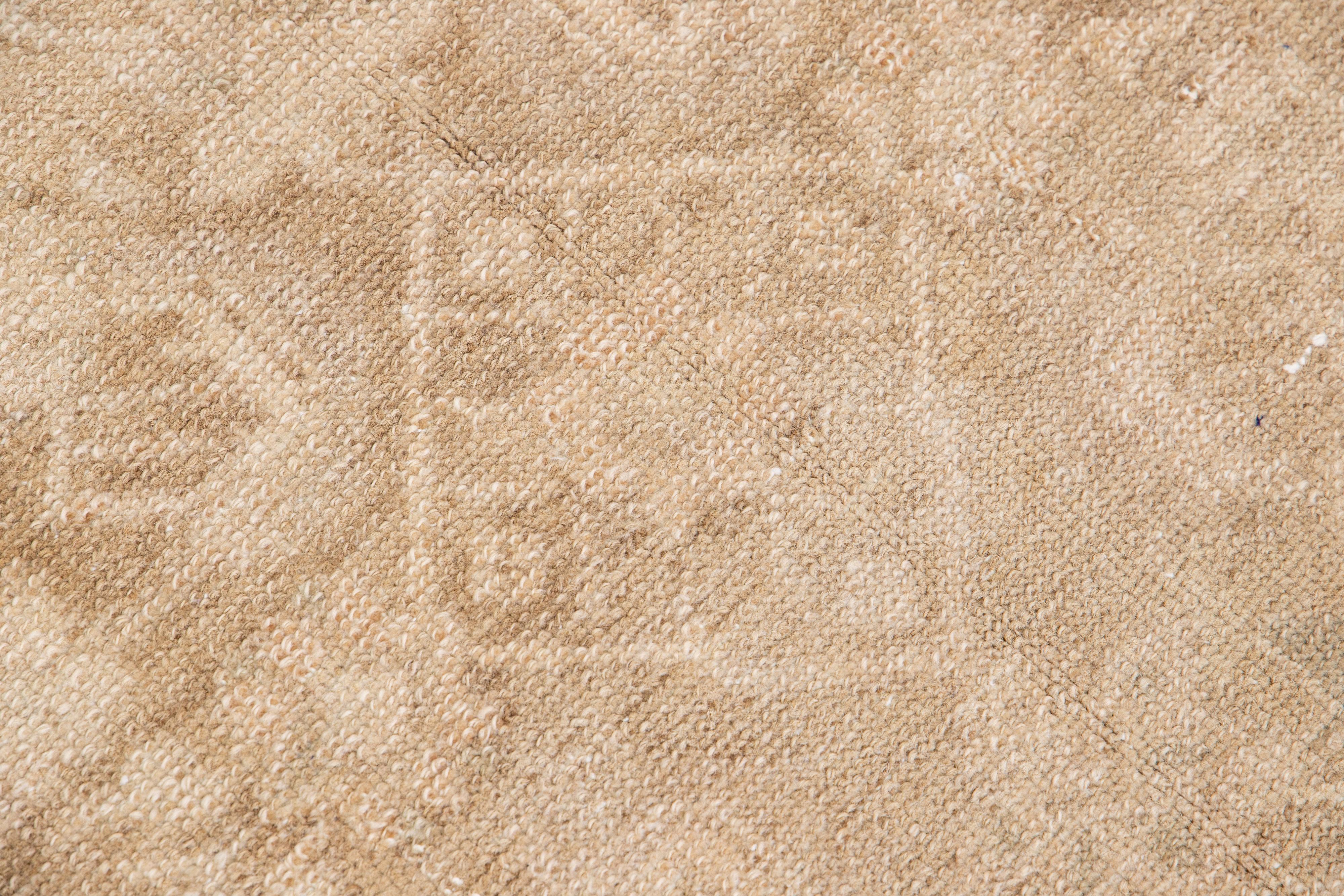 Antiker handgefertigter Vintage-Läufer aus geblümter Wolle in Malayer Beige mit Blumenmuster im Angebot 3