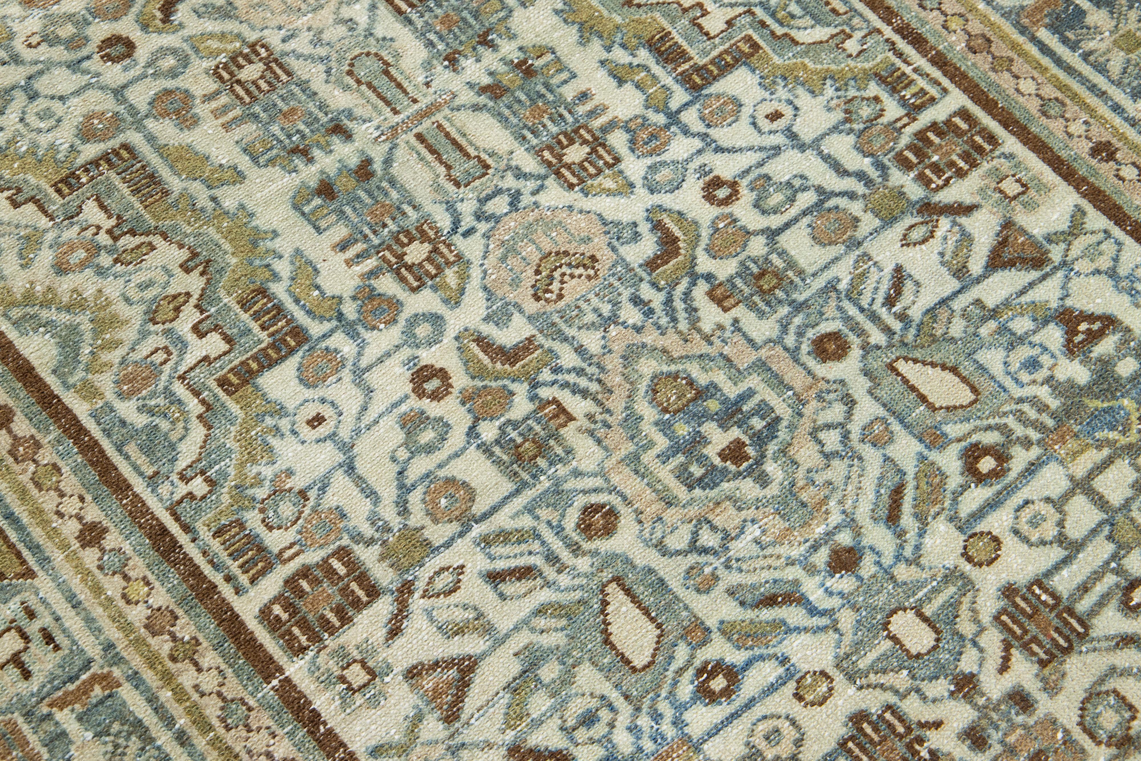 Antiker langer Malayer-Läufer aus Wolle in Beige mit Blumenmuster im Zustand „Gut“ im Angebot in Norwalk, CT