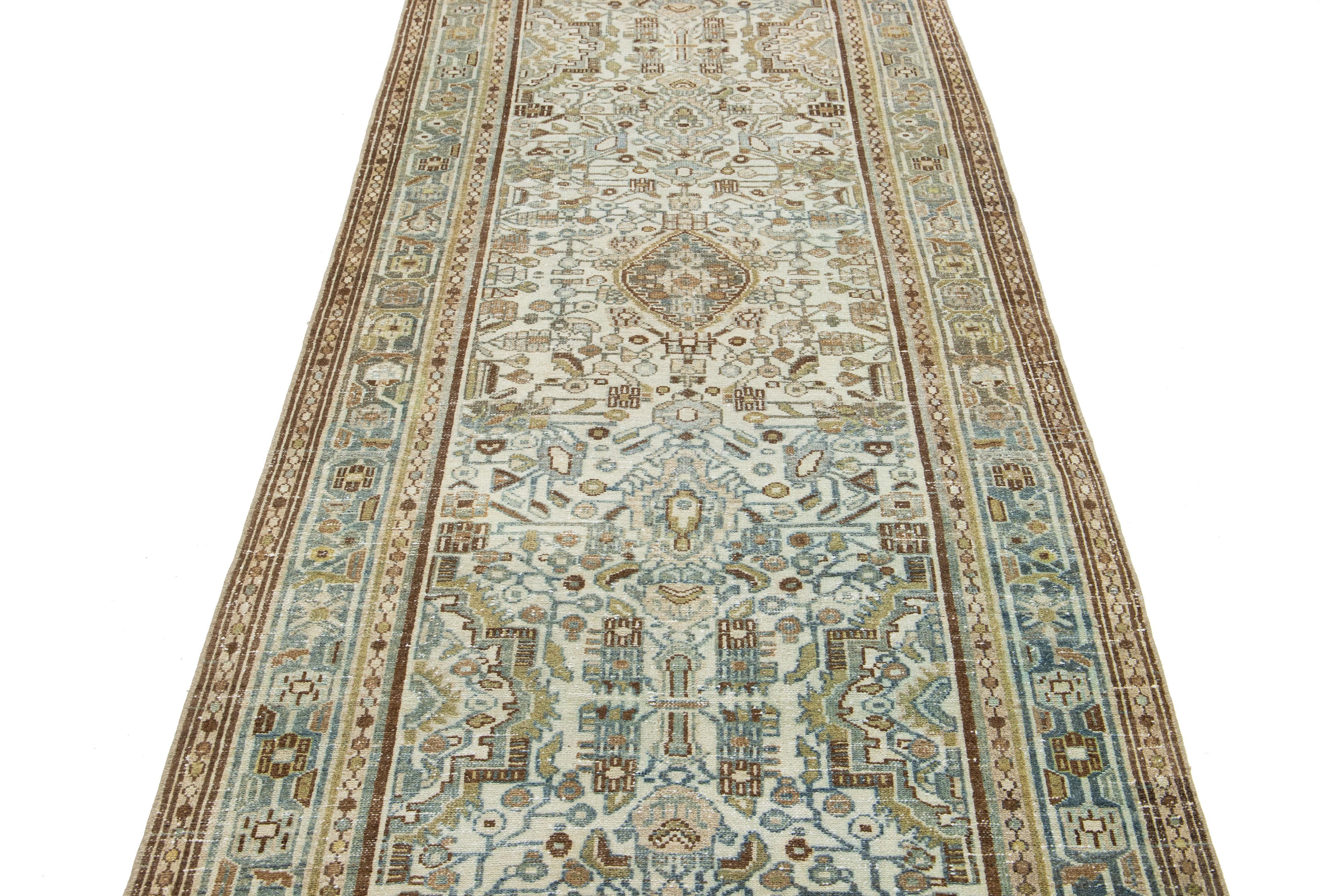 Antiker langer Malayer-Läufer aus Wolle in Beige mit Blumenmuster (20. Jahrhundert) im Angebot
