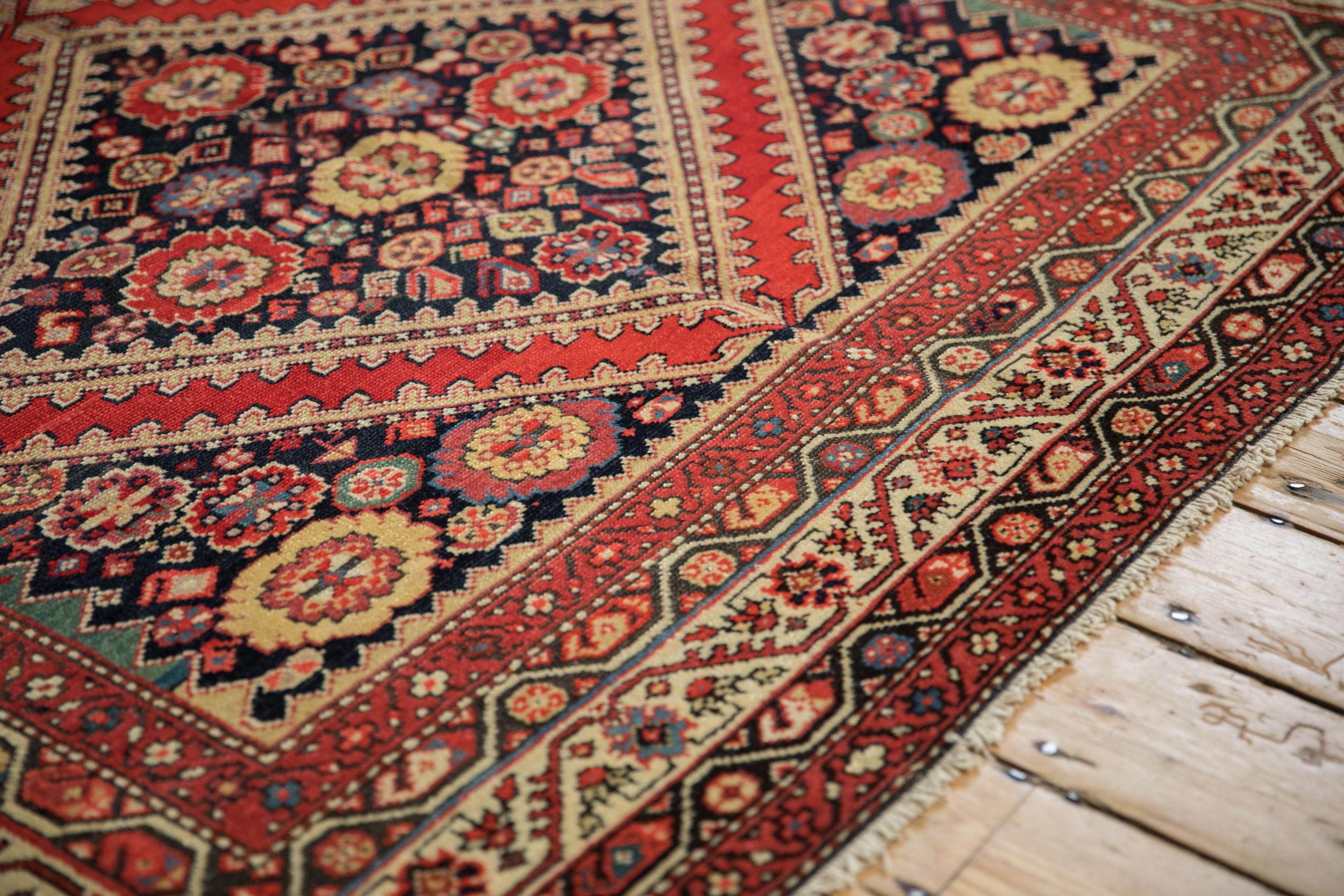 Antique Malayer Carpet In Good Condition For Sale In Katonah, NY