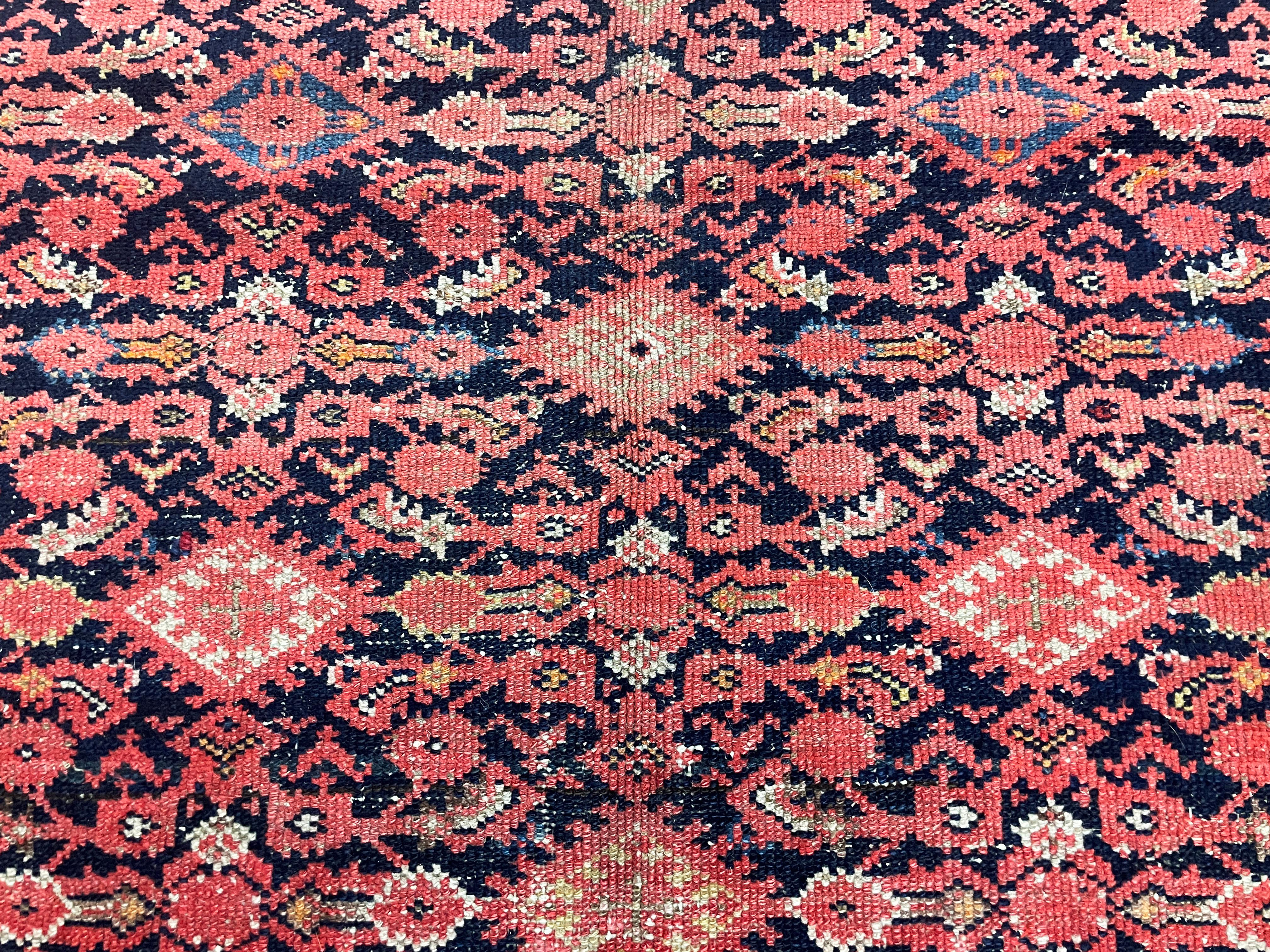 Antiker Malayer-Teppich im Angebot 1