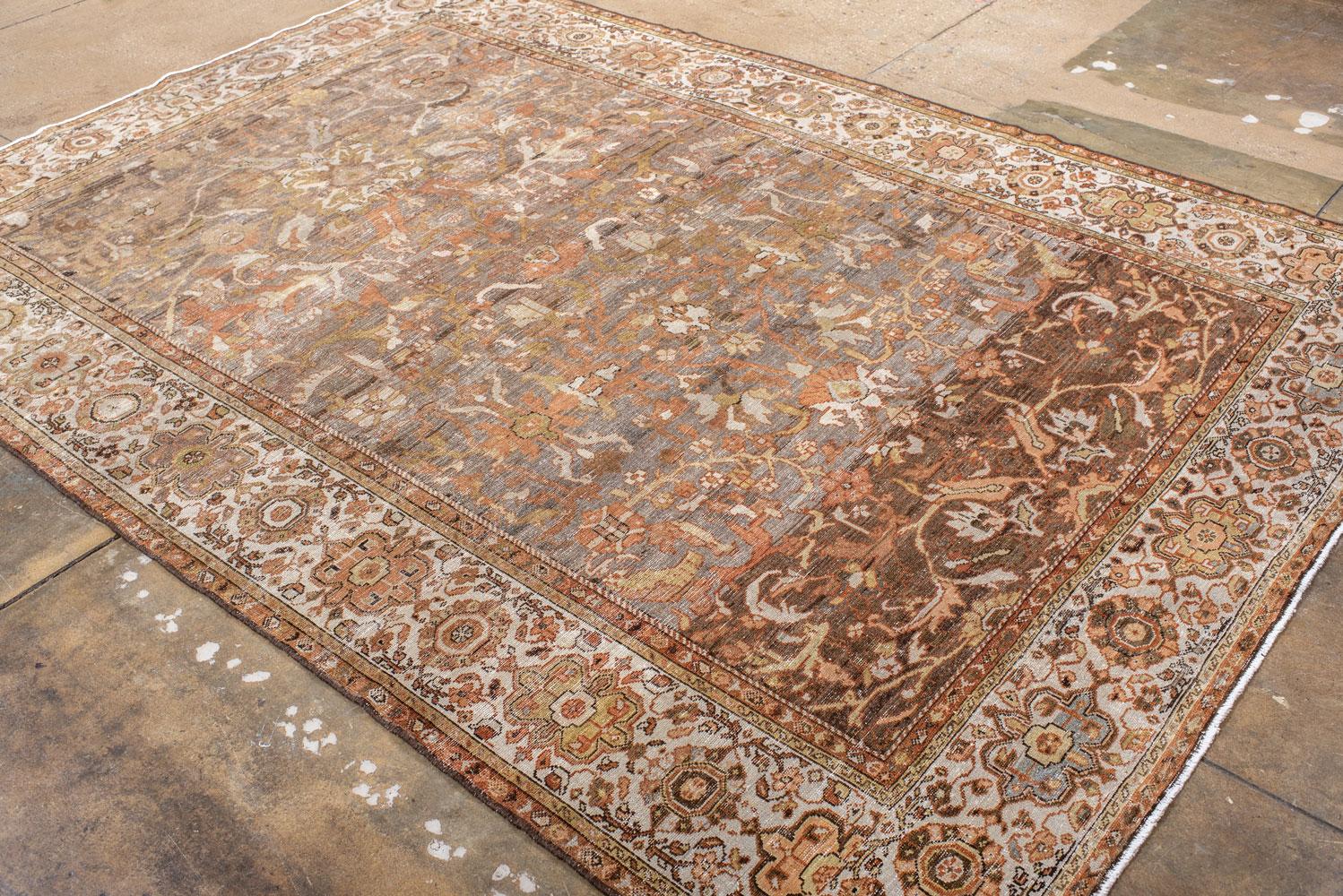 Tapis Malayer ancien avec un motif de feuilles sur toute la surface en vente 1