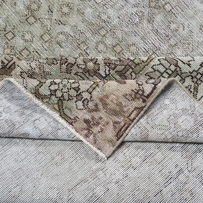 Antiker Malayer Gallery Size Wide Runner Muted Blue Green Brown Ivory Overall (Handgeknüpft) im Angebot