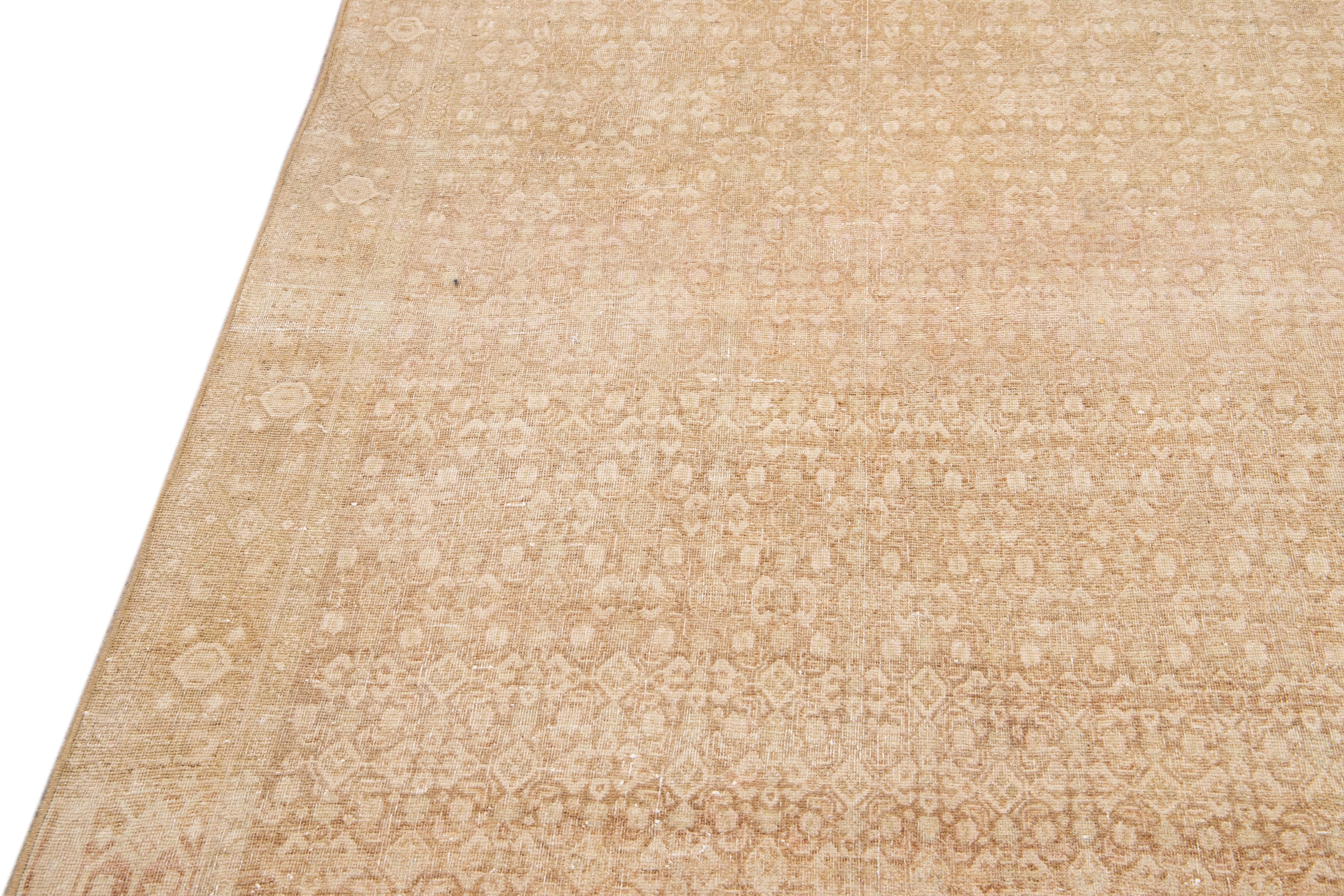 Antiker handgefertigter Beige-Wollteppich im Allover-Design von Malayer (Wolle) im Angebot