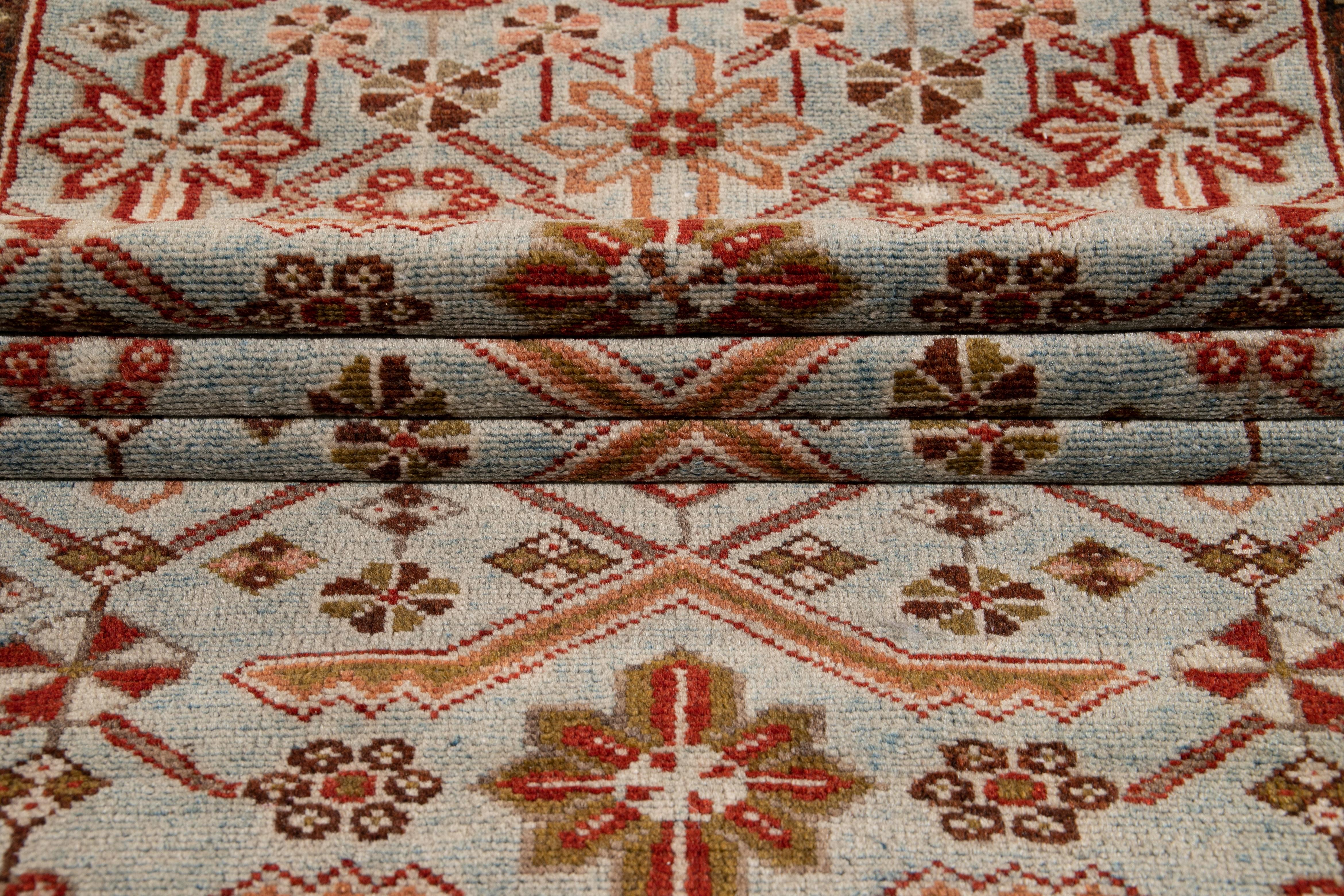 20ième siècle Tapis de couloir Malayer ancien en laine bleu clair à motifs entièrement recouverts faits à la main en vente
