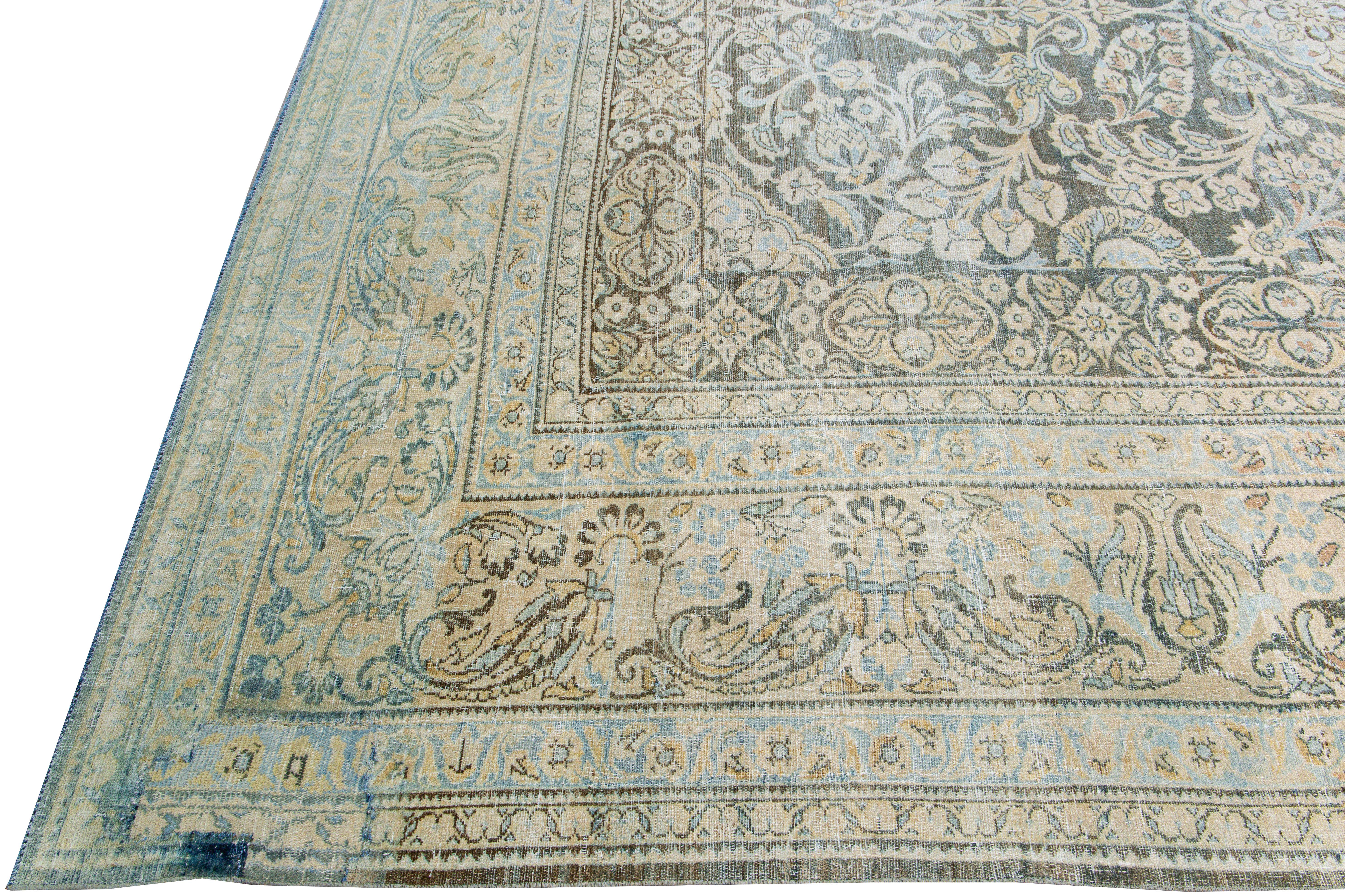 Antiker handgefertigter Oversize-Wollteppich in Blau mit geometrischem Blumenmuster, Malayer (Persisch) im Angebot