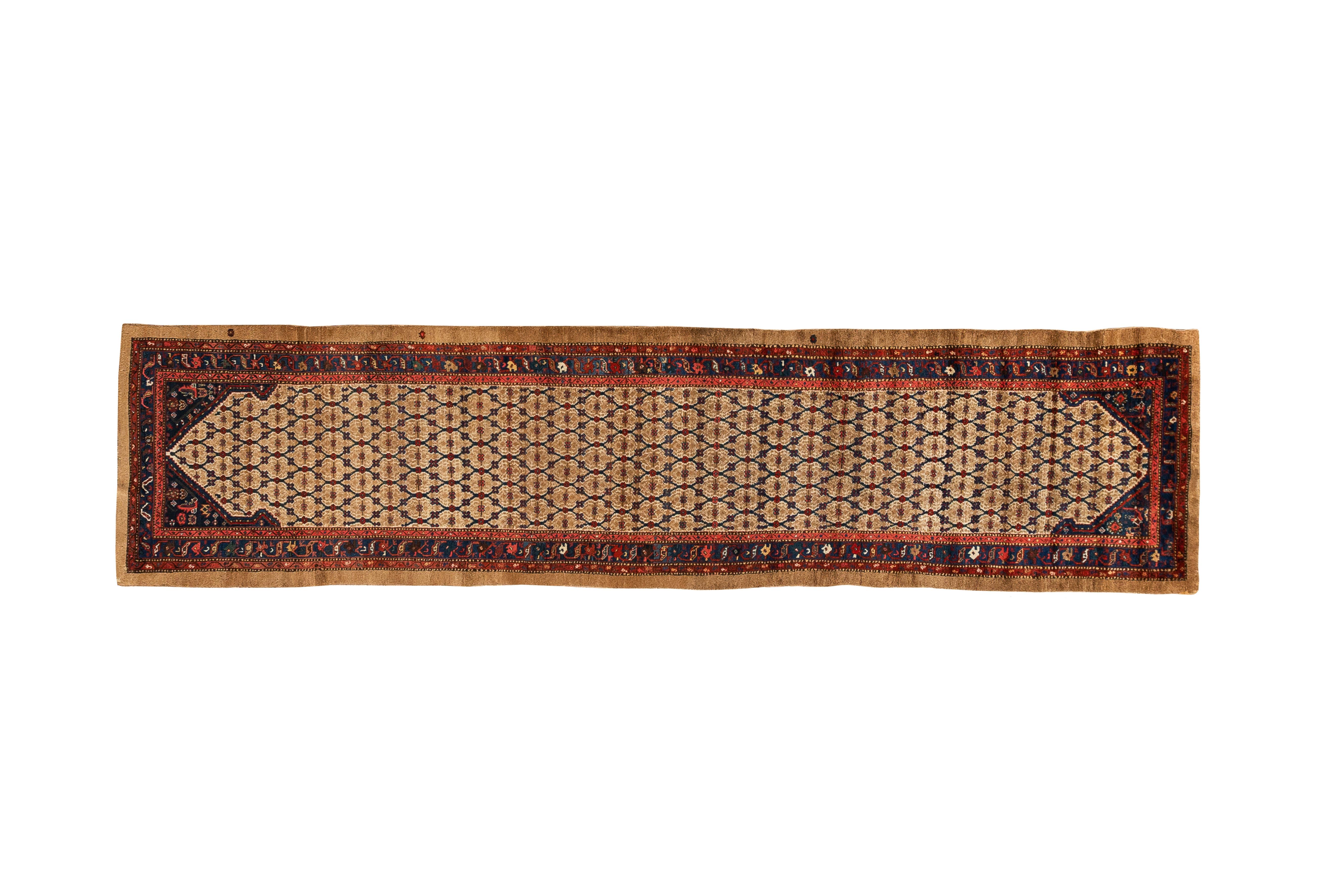 Antiker Malayer Langer Läufer aus Wolle in Kamel, Marine und Rot, Tribal Design (20. Jahrhundert) im Angebot