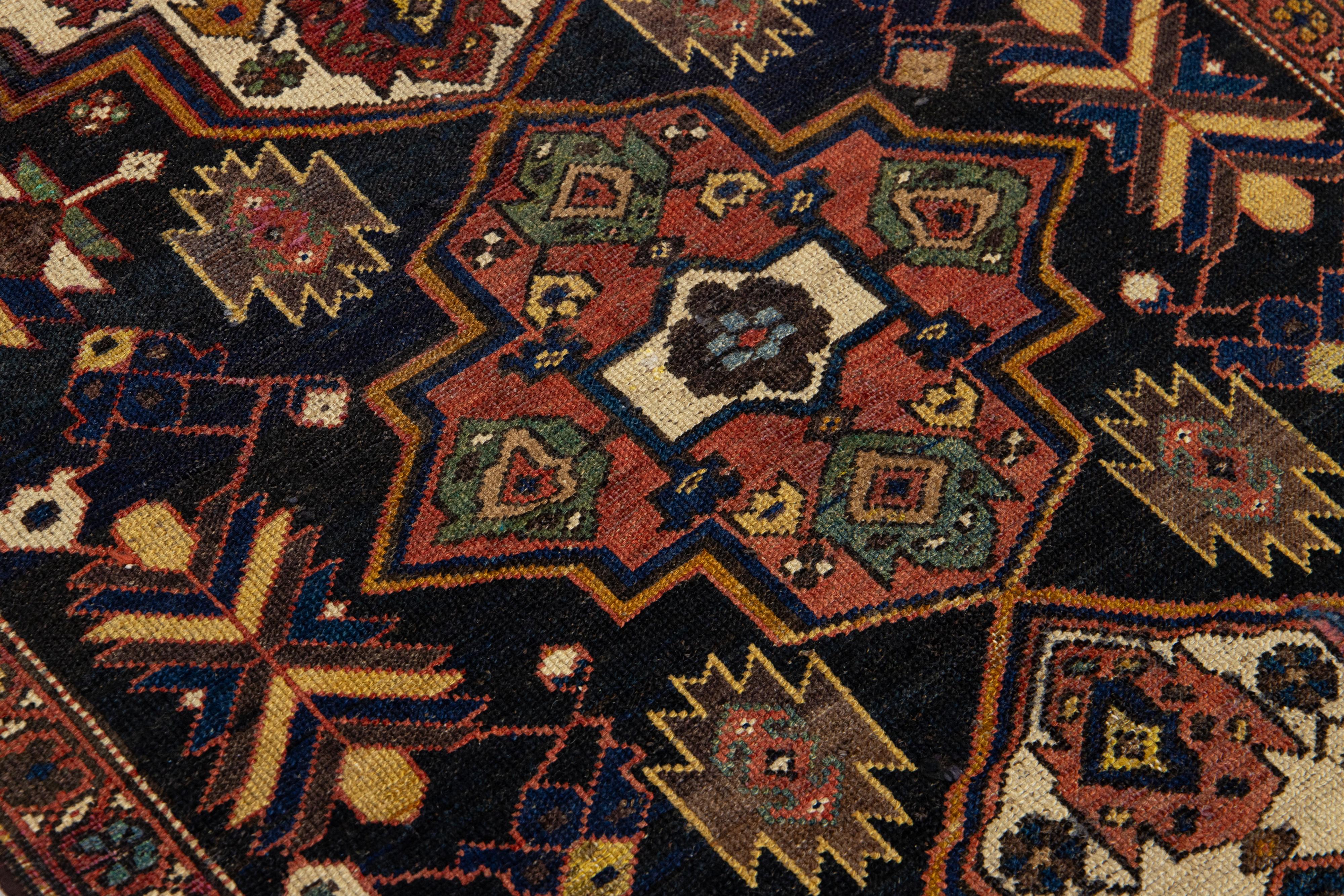 Laine Tapis persan ancien Malayer en laine bleue avec motif tribal en vente