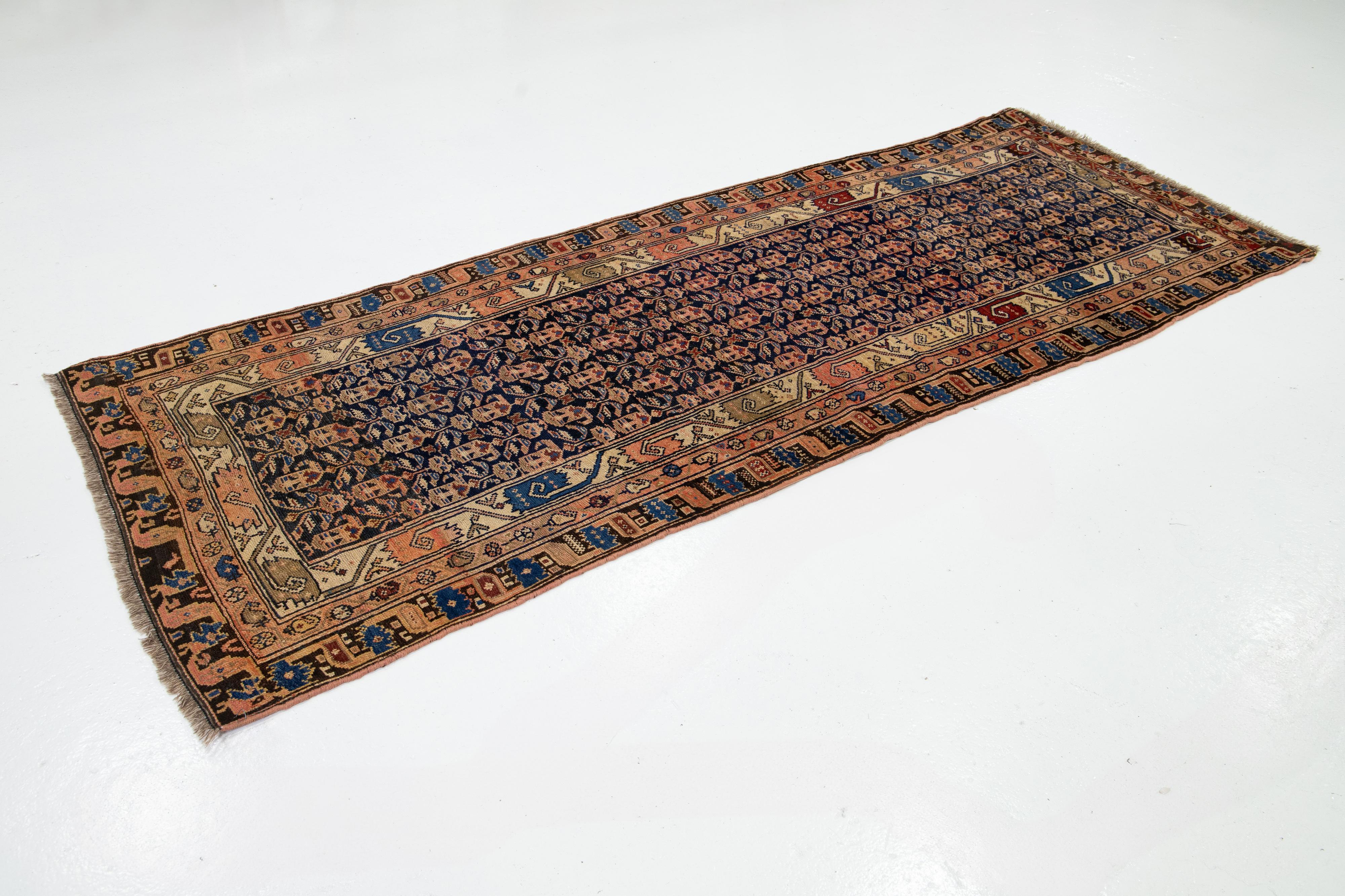 Noué à la main Tapis de couloir Malayer persan bleu ancien avec motif Boteh en vente