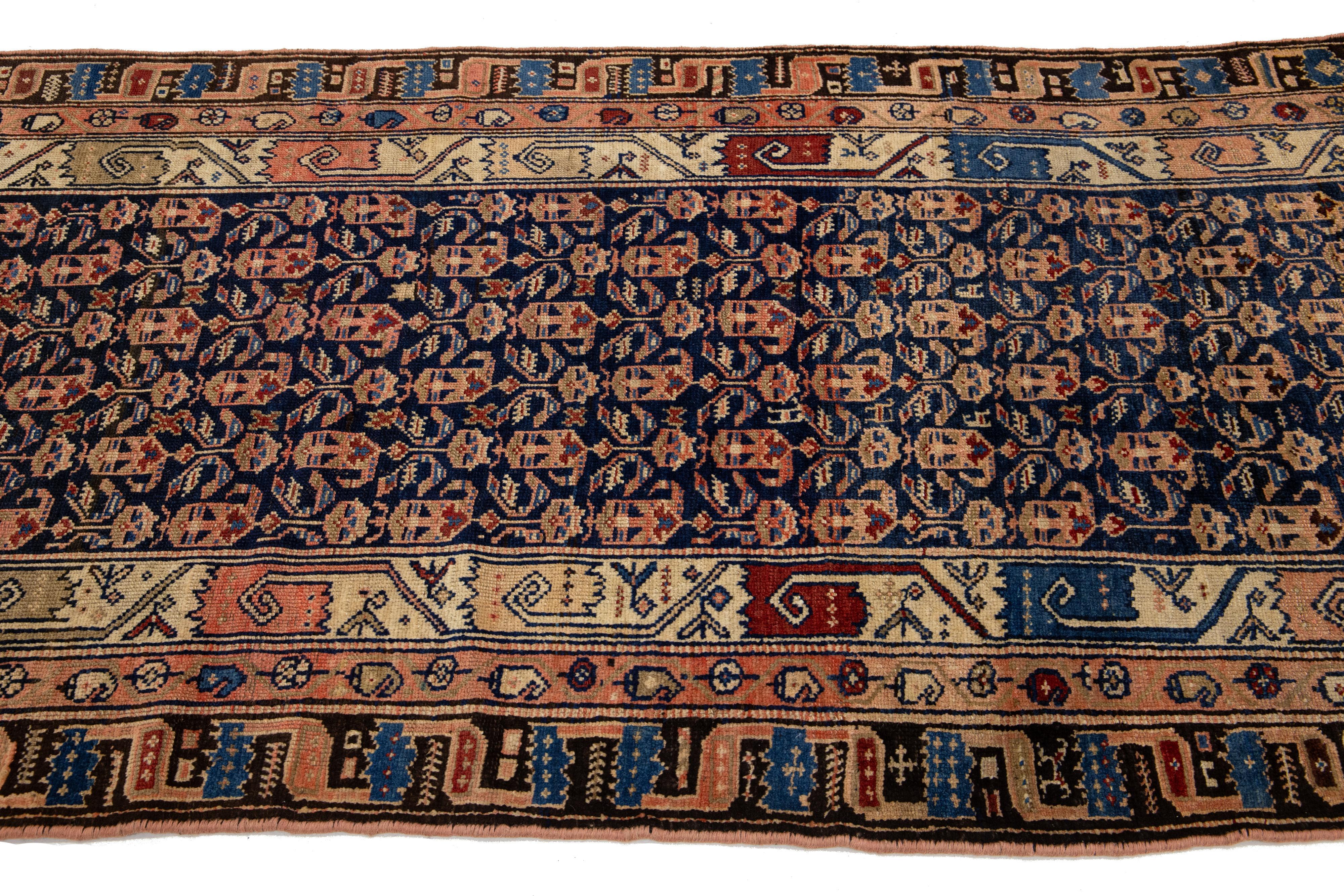 20ième siècle Tapis de couloir Malayer persan bleu ancien avec motif Boteh en vente
