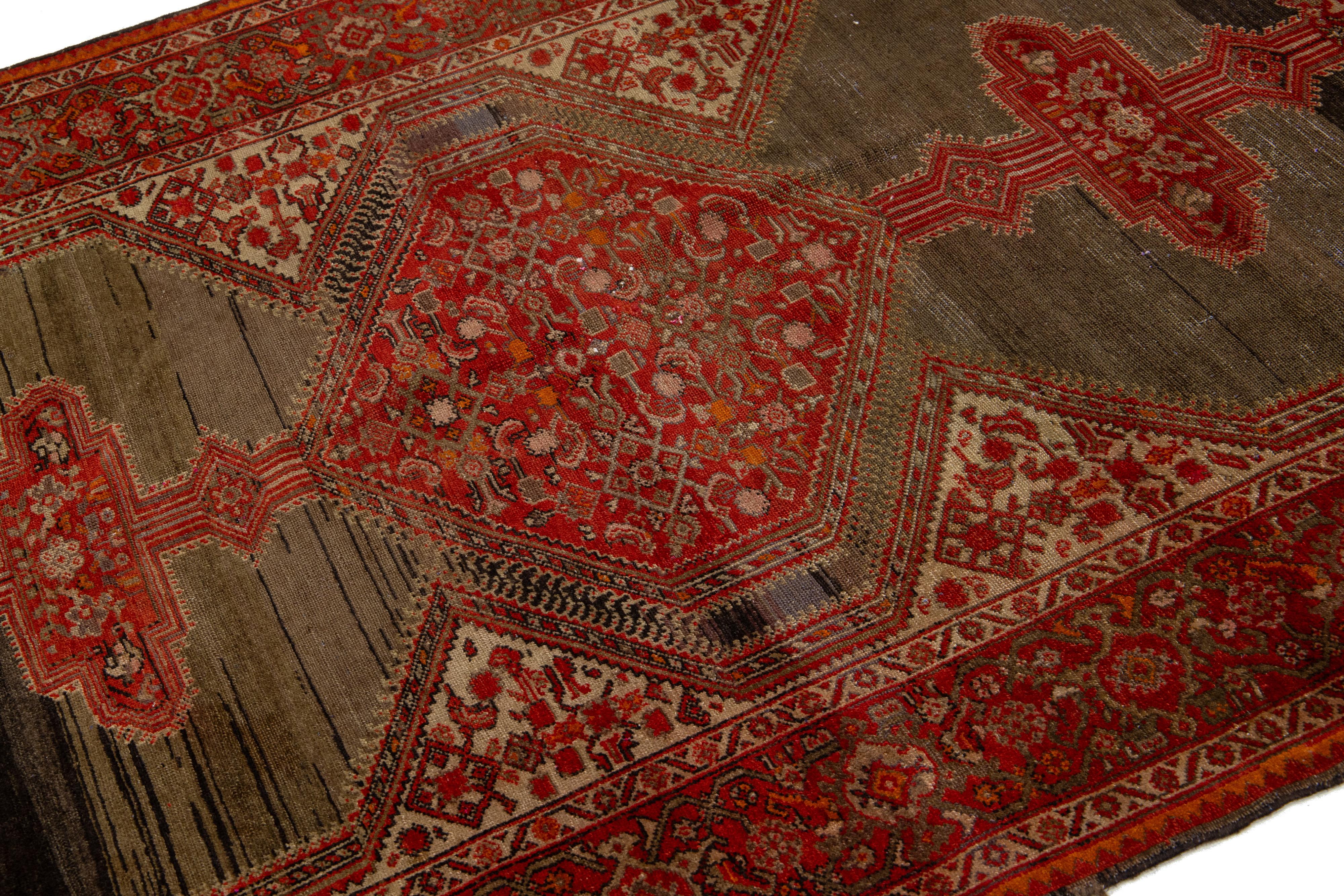 Antike Malayer Persisch Sactter Wolle Teppich In Brown mit Tribal Design (20. Jahrhundert) im Angebot