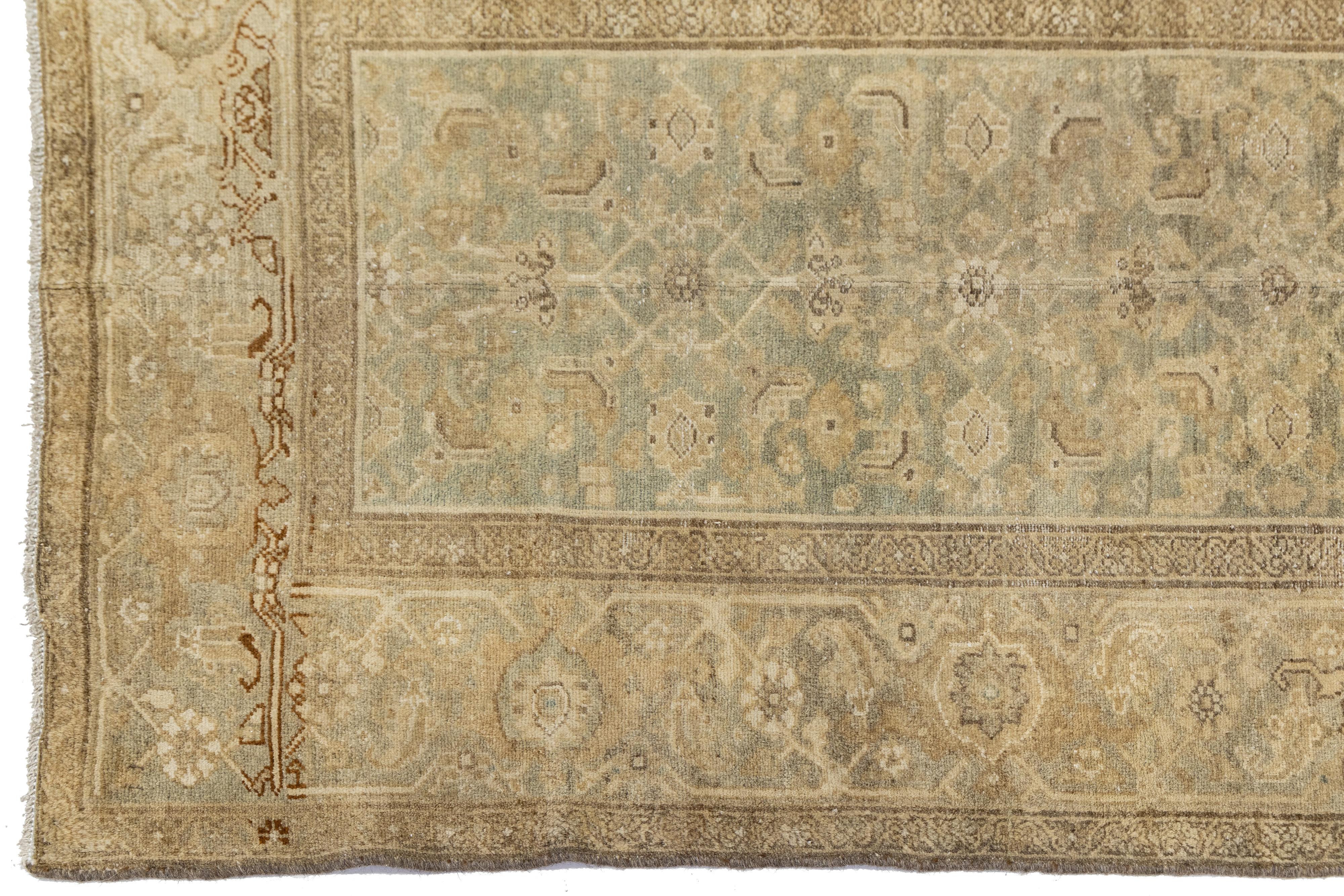 XX secolo Antico runner in lana persiana Malayer in blu e beige con disegno floreale in vendita