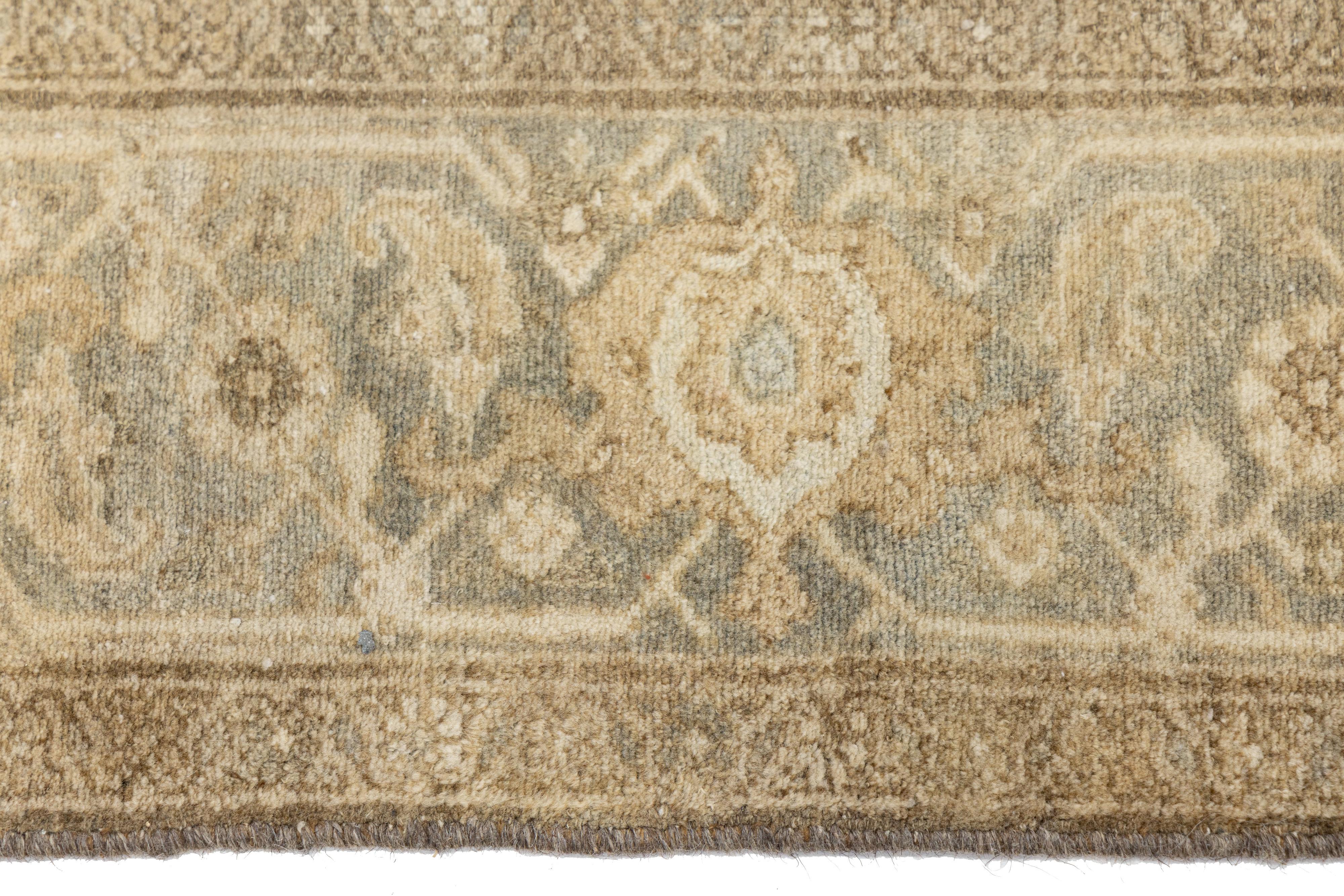 Antico runner in lana persiana Malayer in blu e beige con disegno floreale in vendita 2