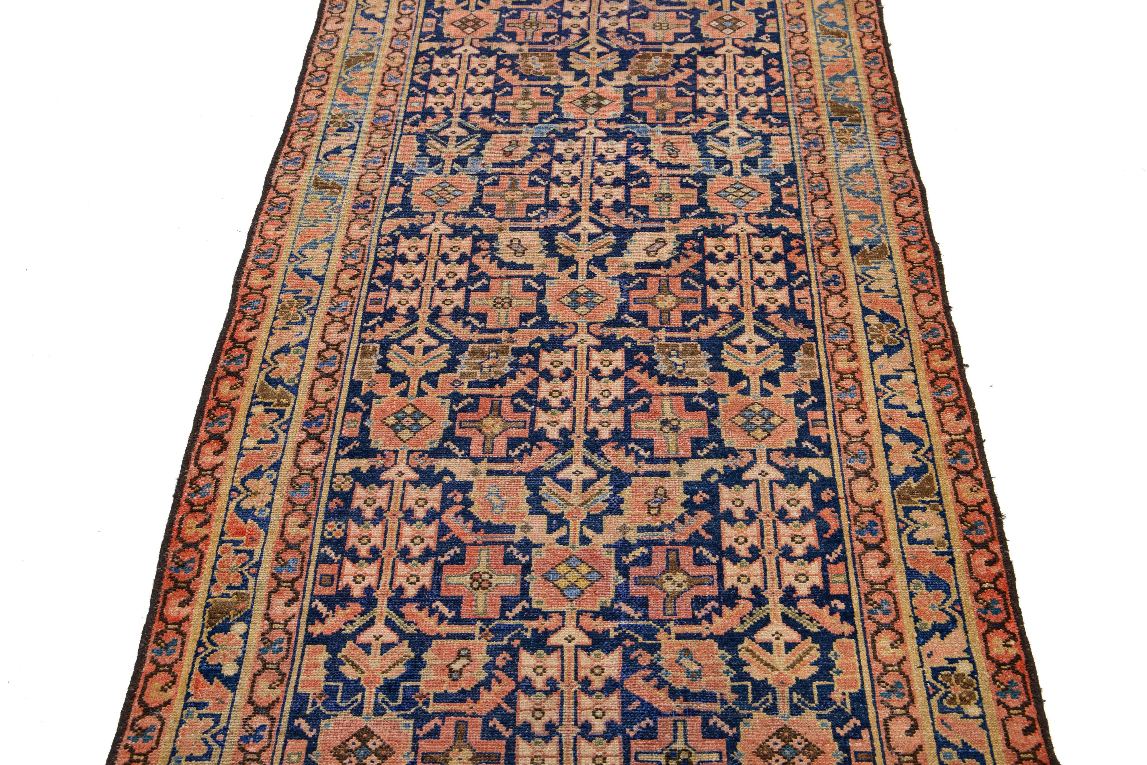 Antiker Malayer-Läufer aus persischer Wolle in Blau mit geometrischem Design im Angebot 1