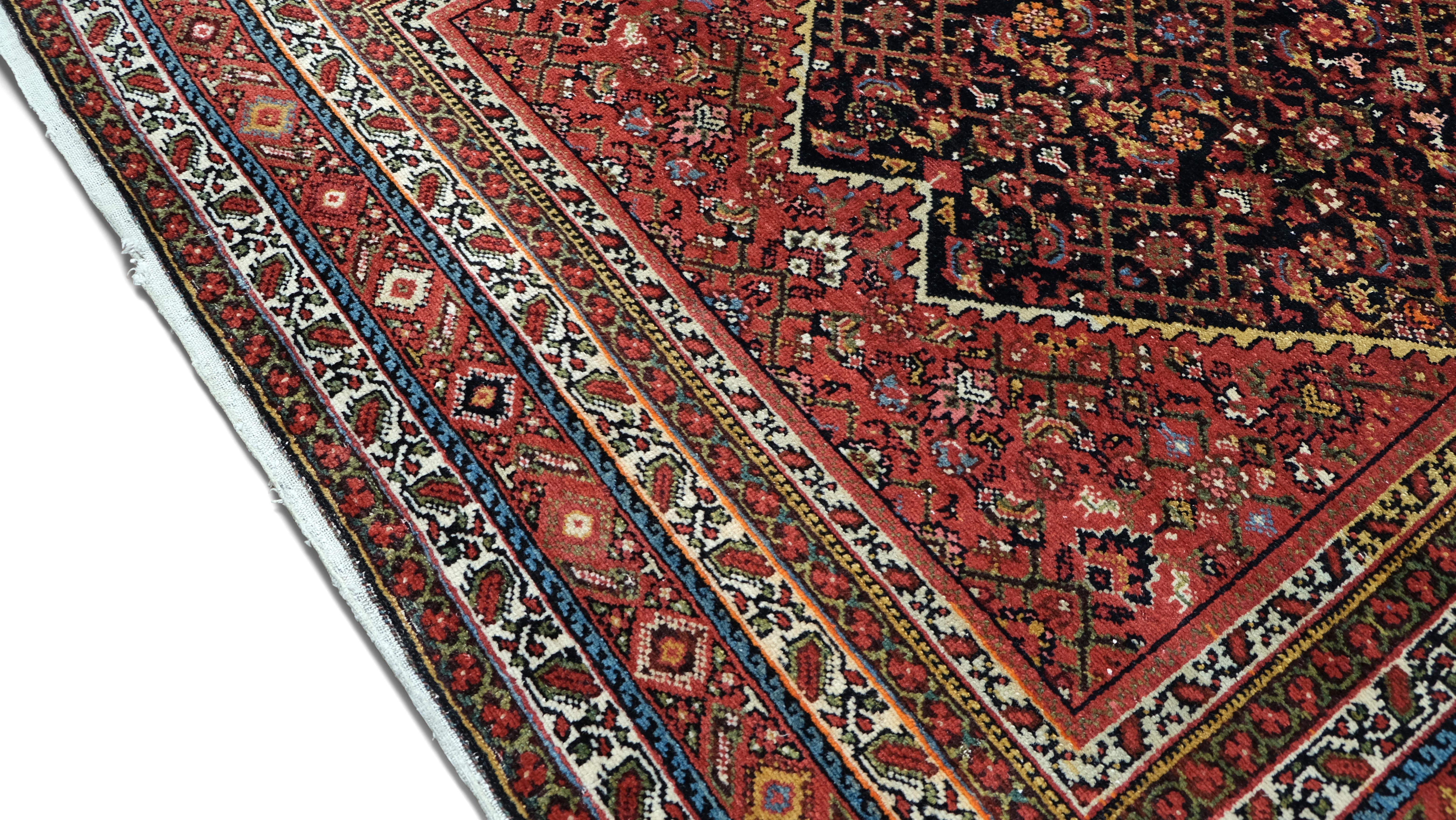 Antiker geometrischer Malayer-Wollteppich in Rot und Marineblau 5'9''x15'10'' um 1920 (Persisch) im Angebot