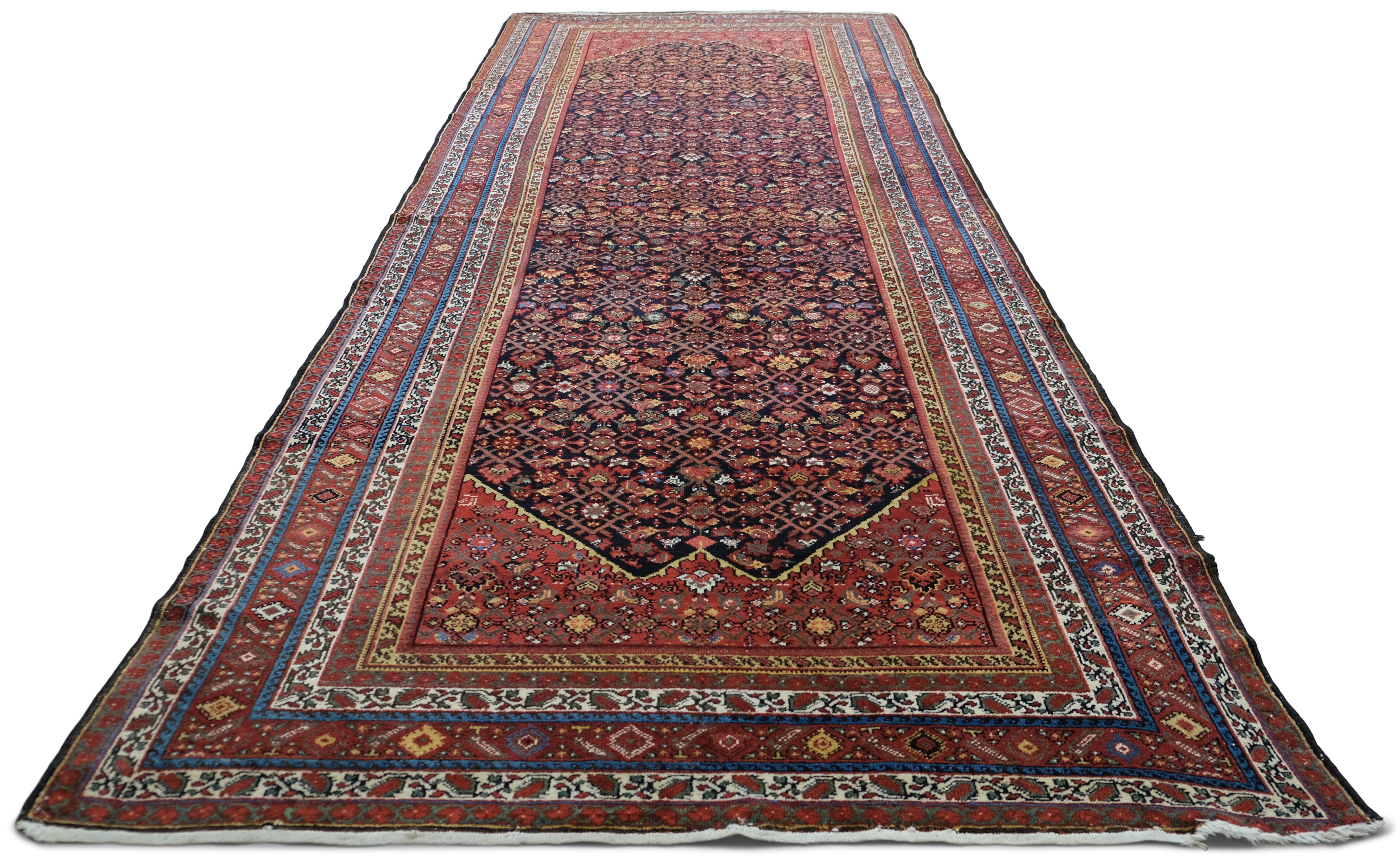 Antiker geometrischer Malayer-Wollteppich in Rot und Marineblau 5'9''x15'10'' um 1920 (Handgeknüpft) im Angebot
