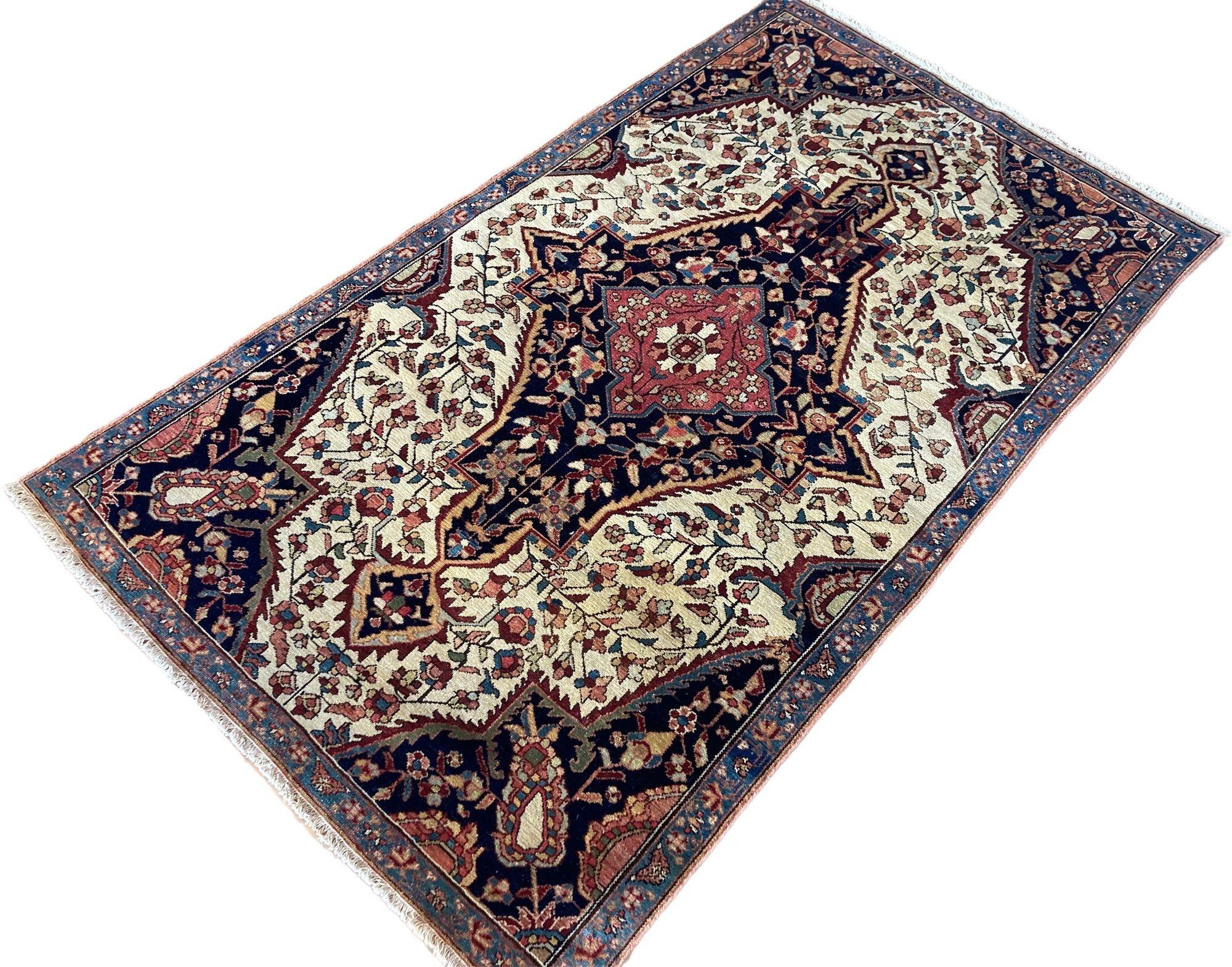Antiker Malayer Teppich 1.66m X 0.98m im Zustand „Gut“ im Angebot in St. Albans, GB