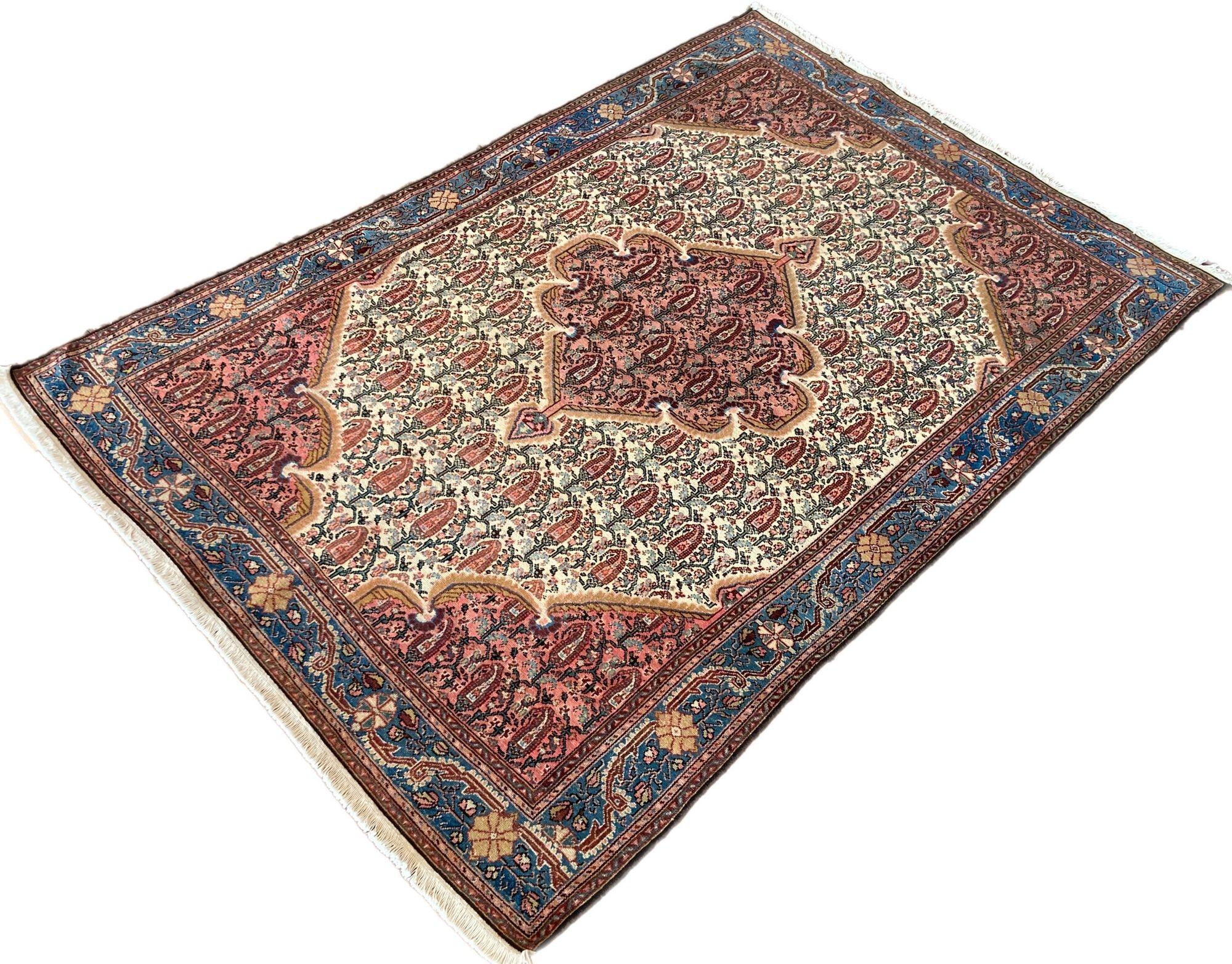 Antique Malayer Rug 1.97m X 1.32m In Good Condition For Sale In St. Albans, GB