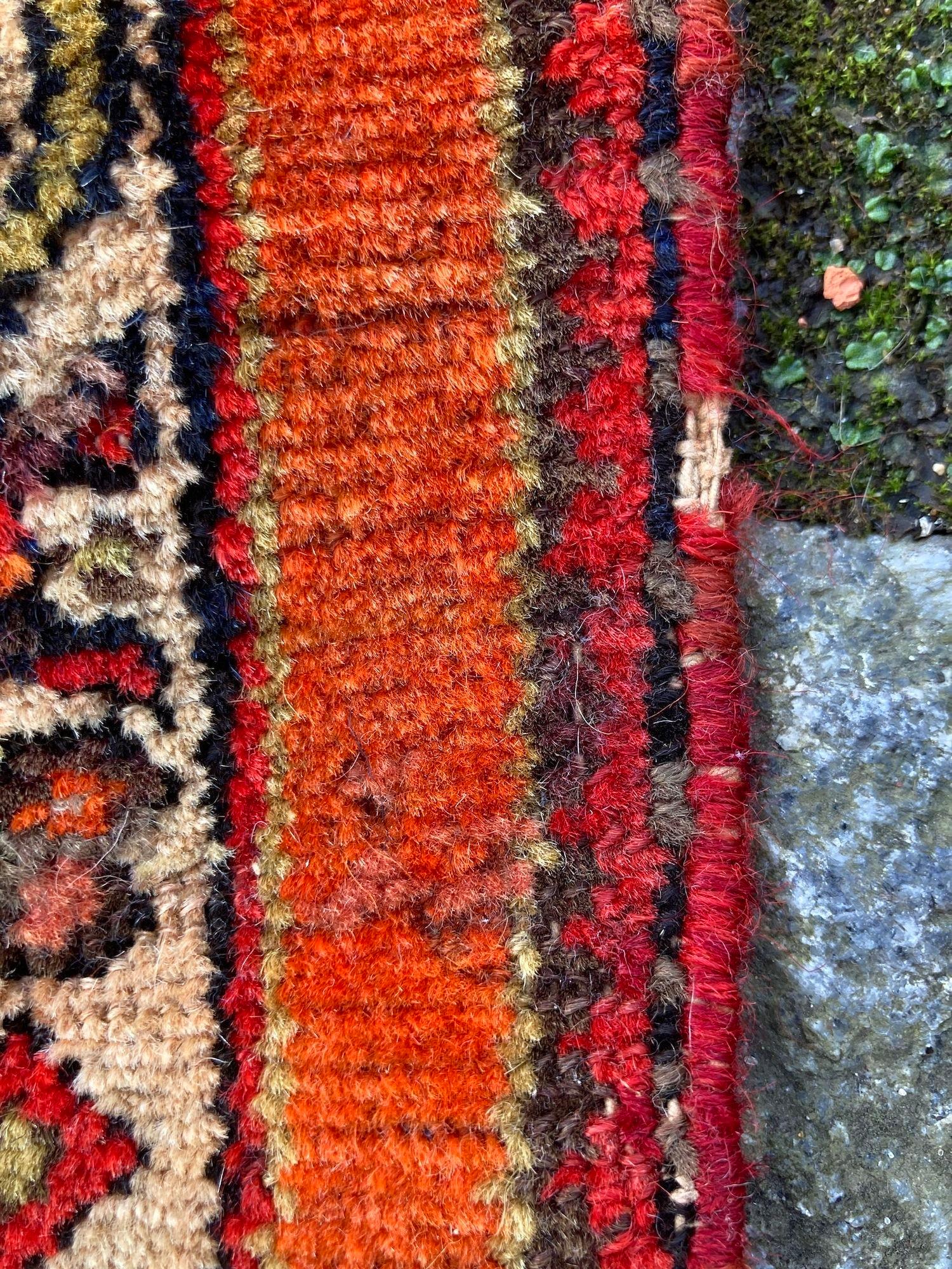 Antiker Malayer-Teppich 2,06 m x 1,40 m im Angebot 12