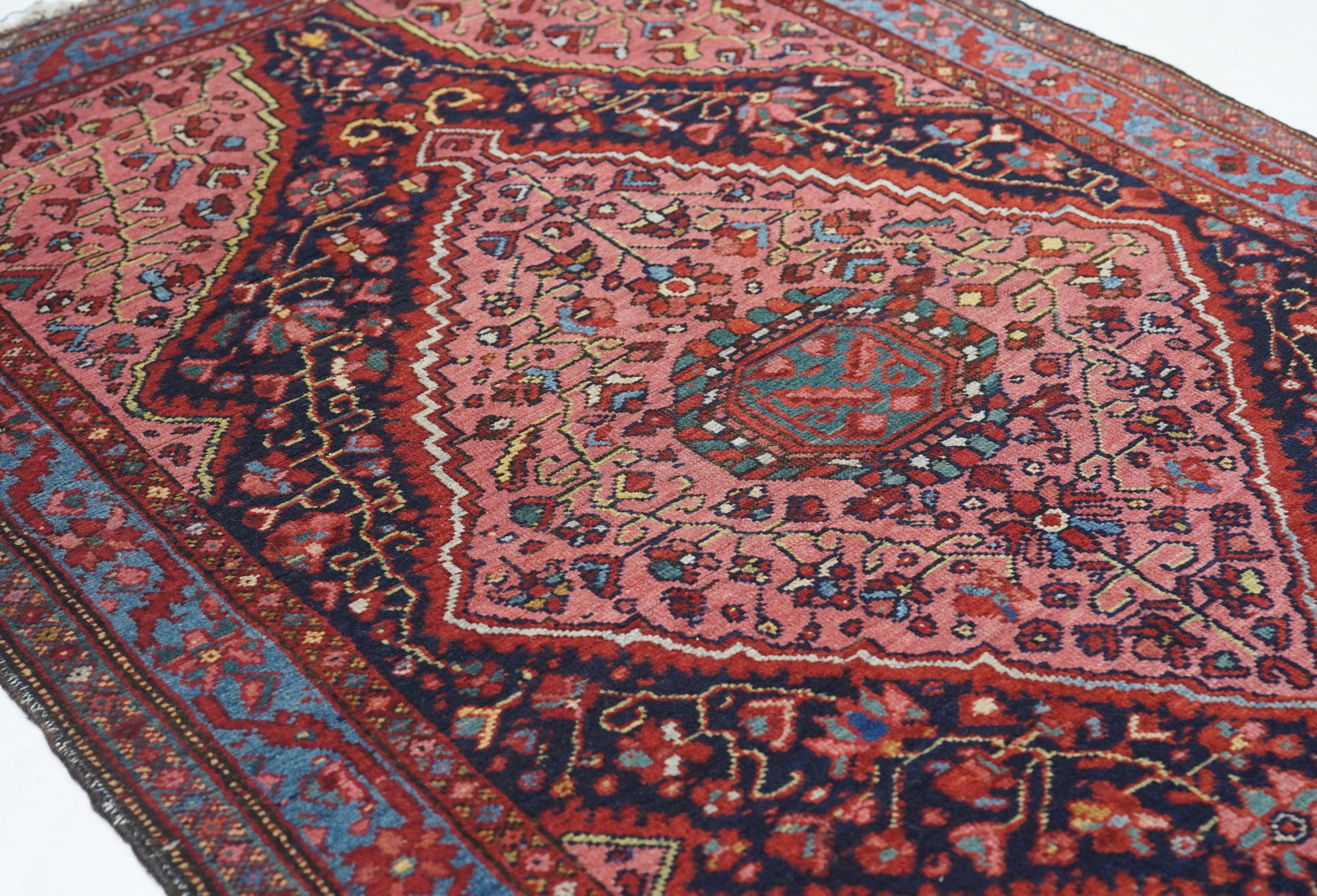Antiker Malayer-Teppich 3'2'' x 5'1'' (Handgeknüpft) im Angebot