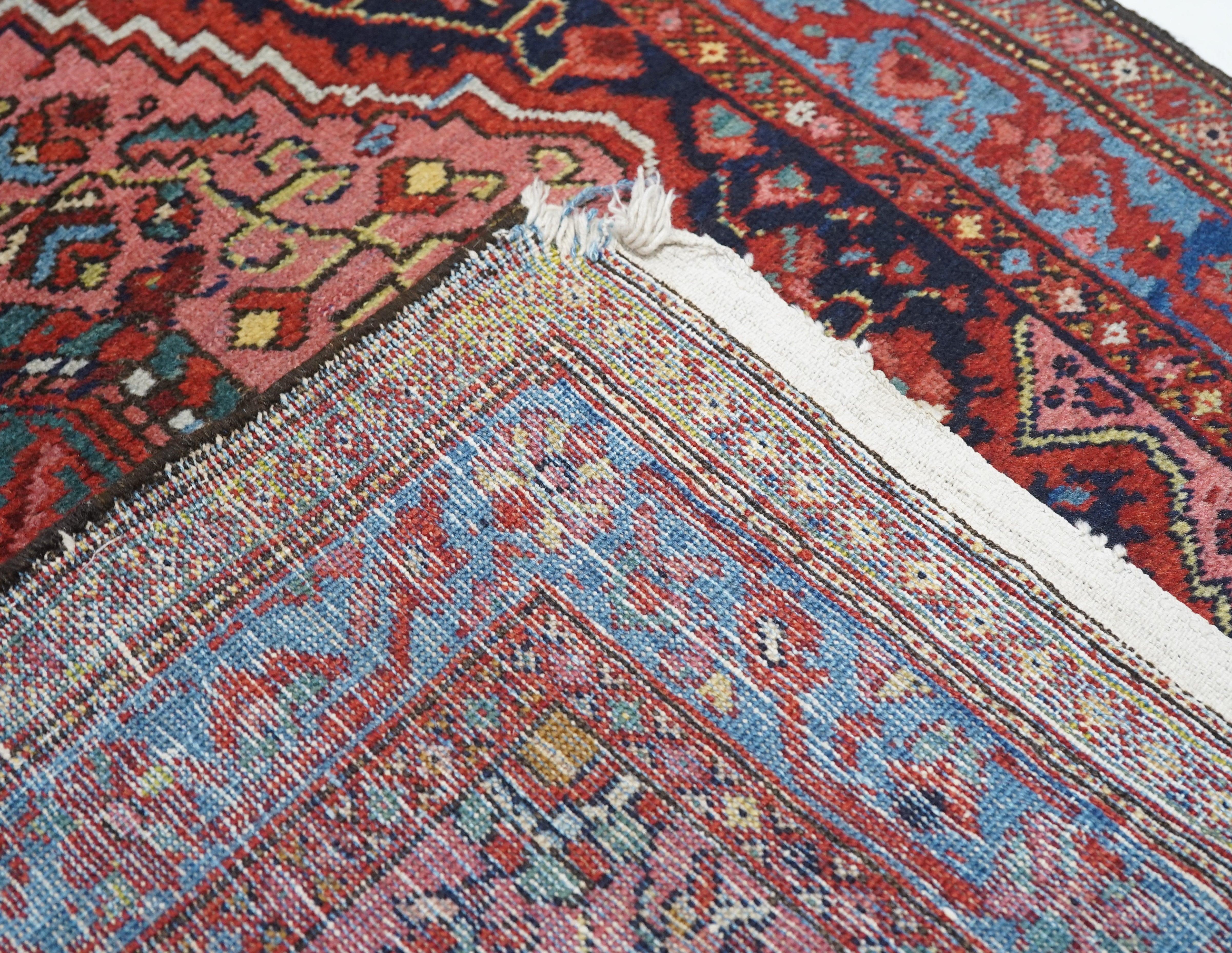 Antiker Malayer-Teppich 3'2'' x 5'1'' im Angebot 2