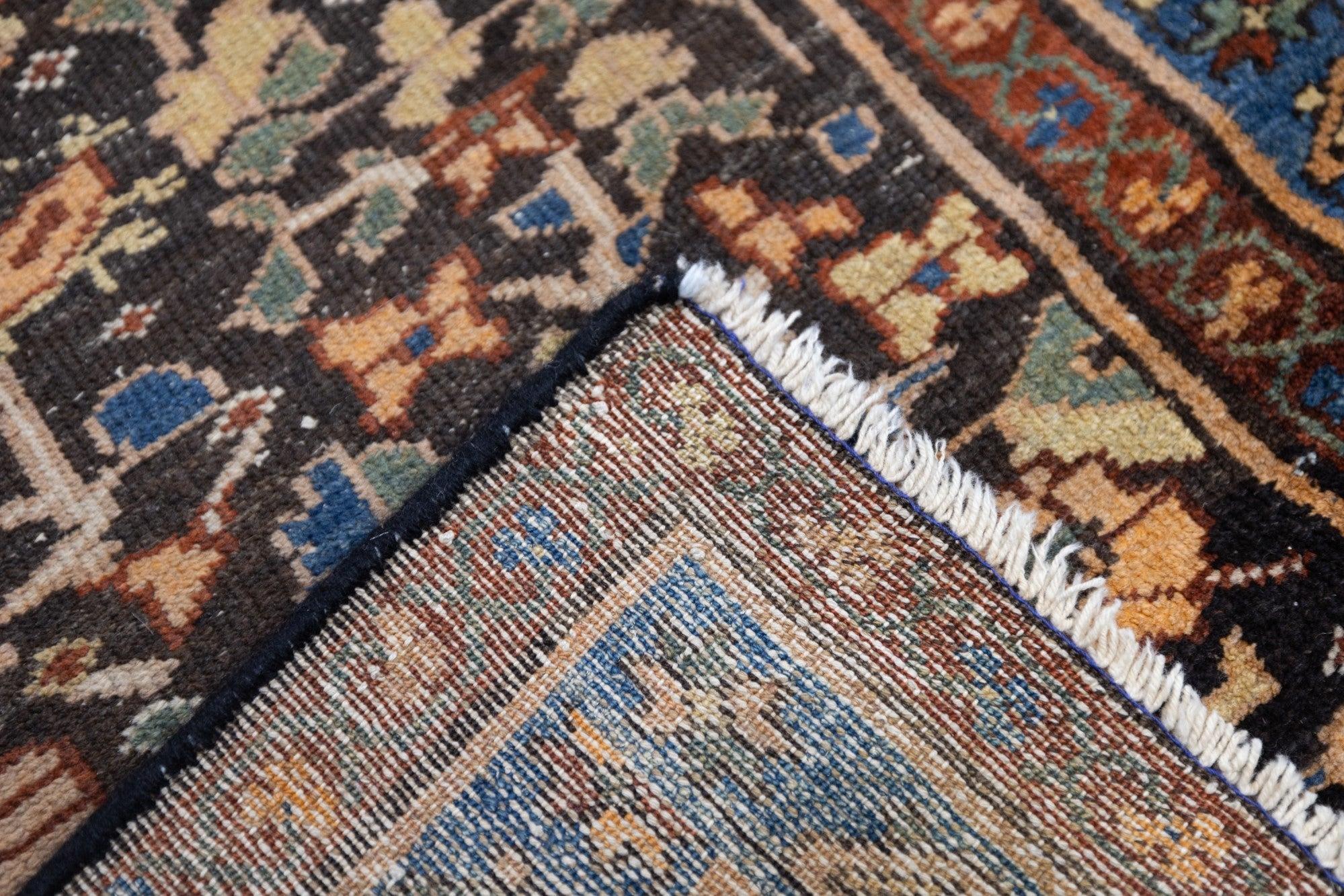 Alfombra Malayer Antigua 3'4'' x 10'0 siglo XX en venta