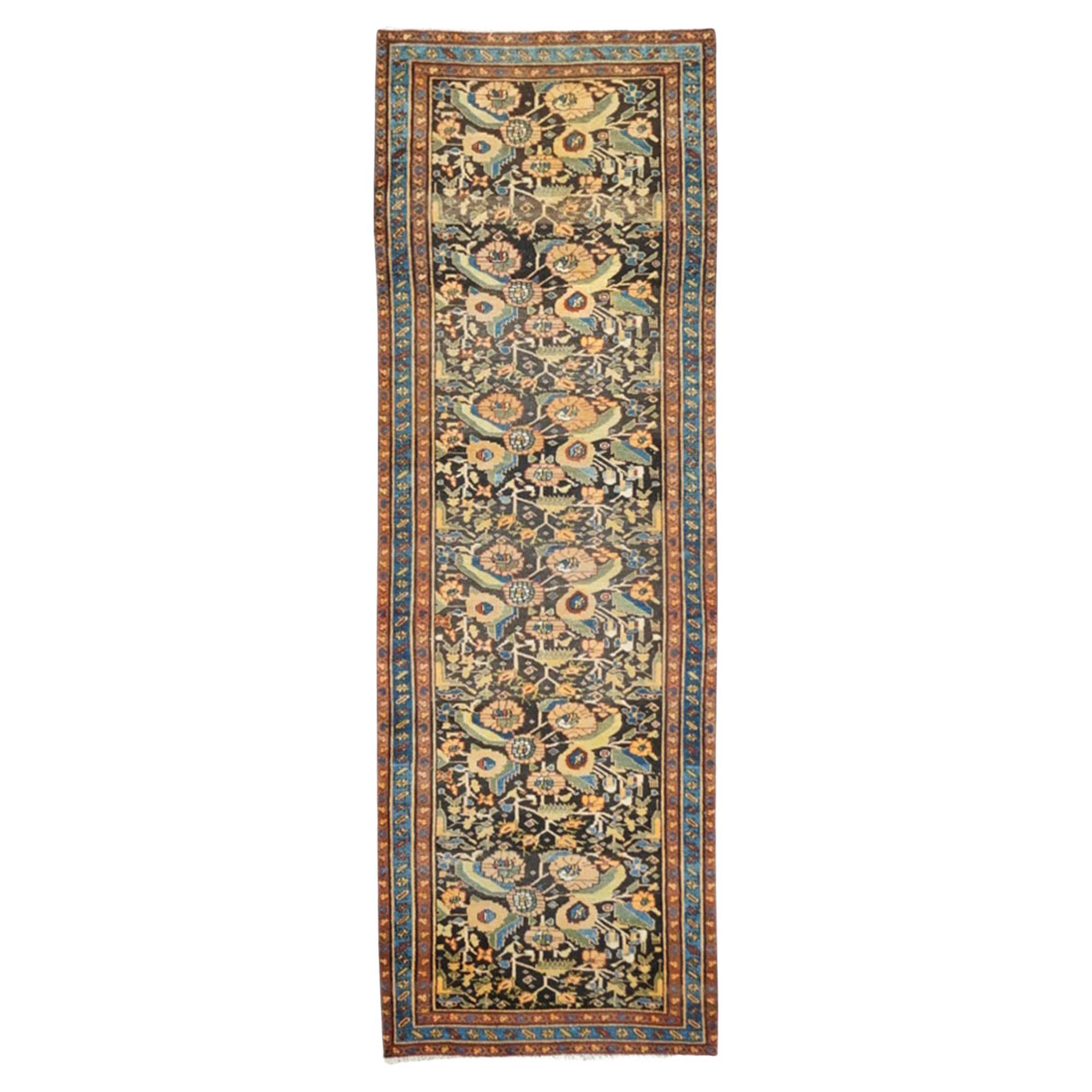 Tapis Malayer ancien de 3'4'' x 10'0"