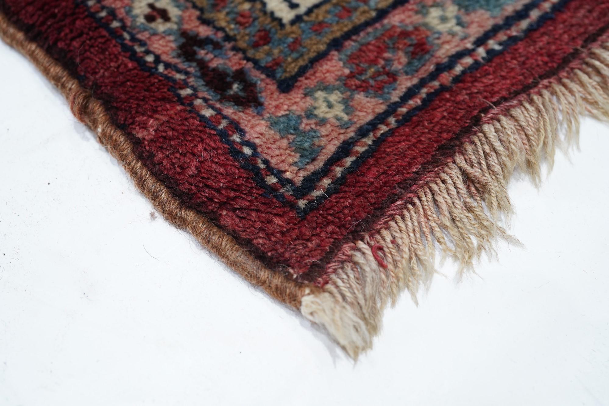 Antique Malayer Rug  In Good Condition For Sale In New York, NY