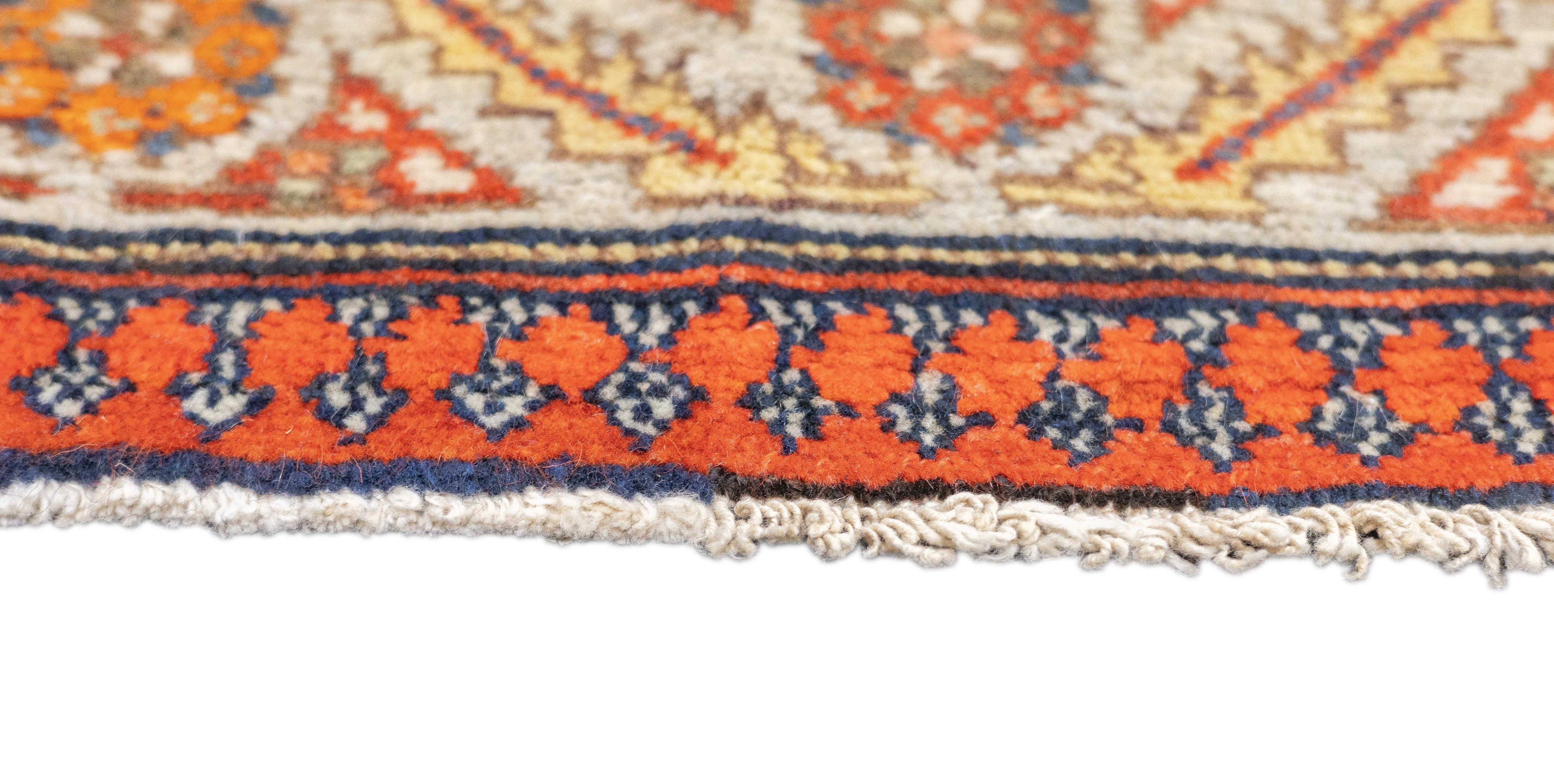Tapis Malayer ancien 3'6'' x 4'8'' Bon état - En vente à New York, NY