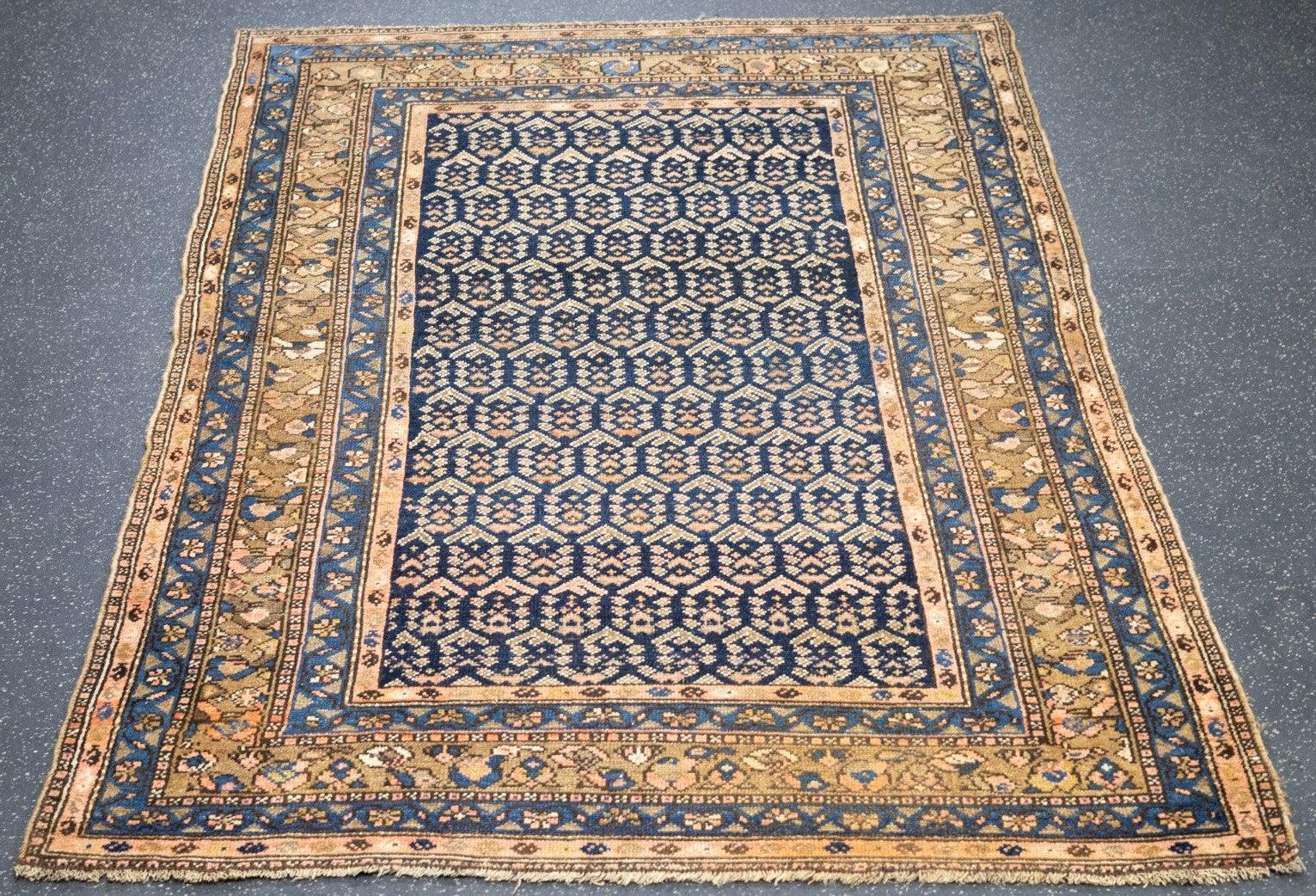 Antiker Malayer-Teppich 4'0
