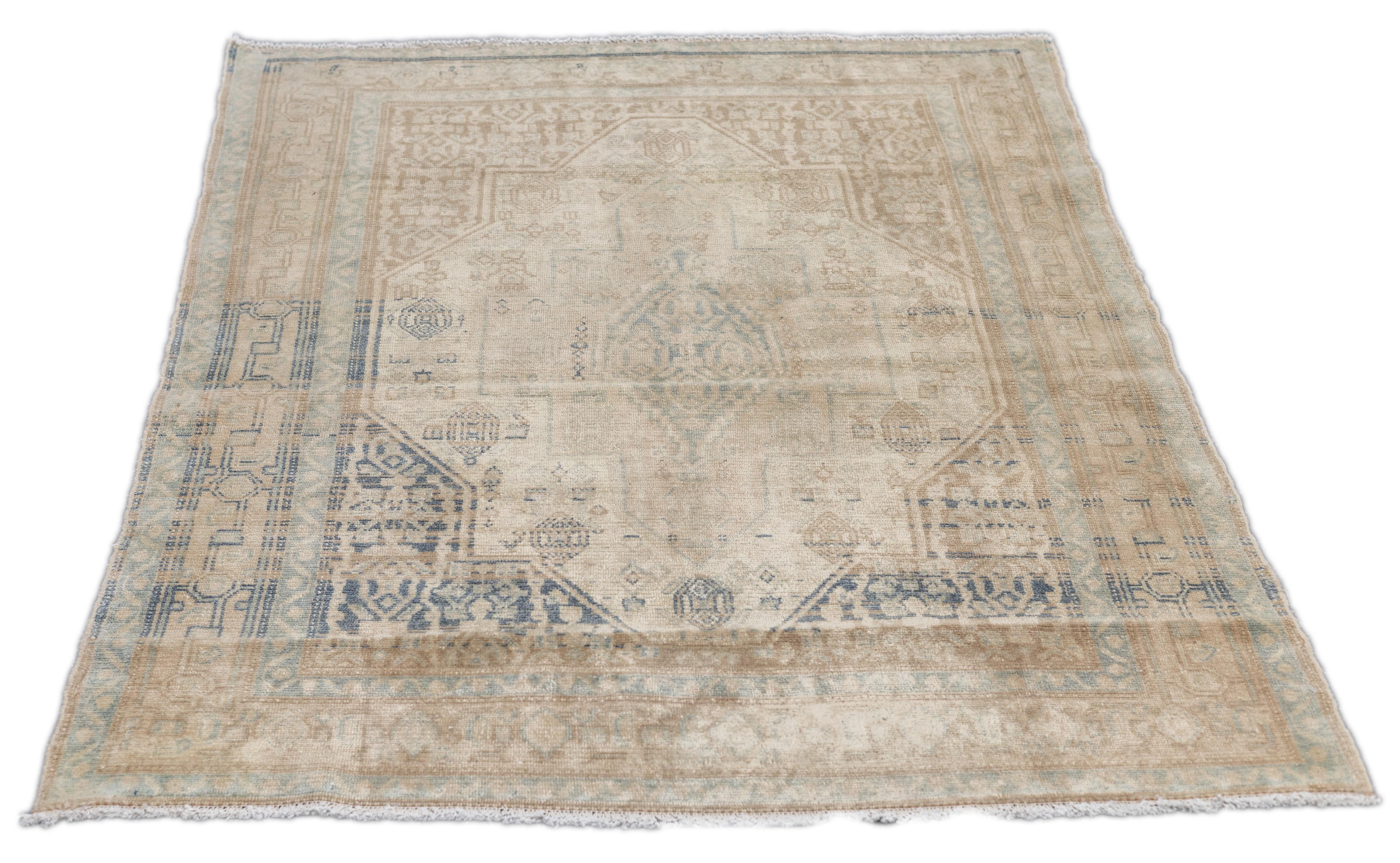 Antiker Malayer-Teppich 4'1'' x 6'0
